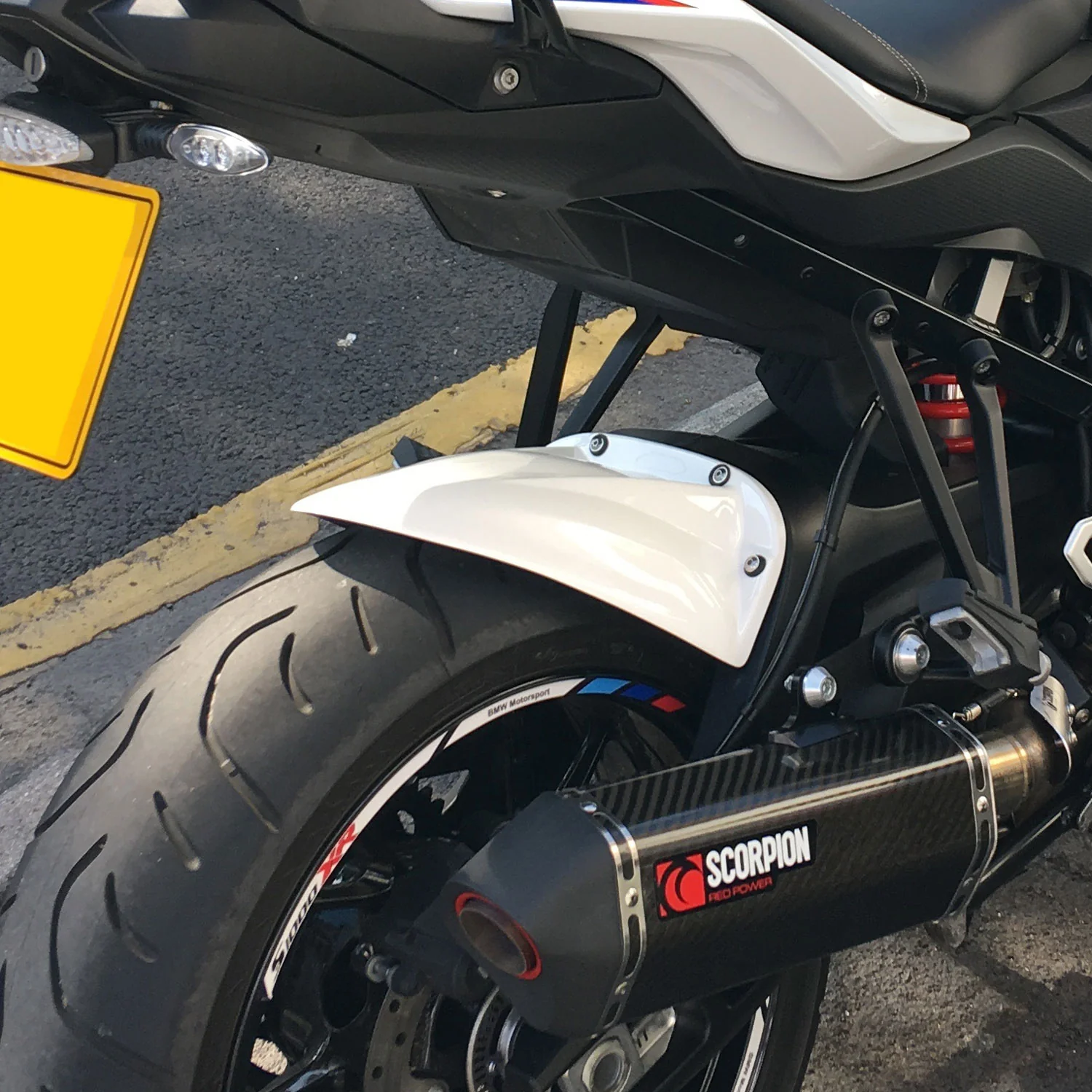 Pyramid Hugger | Gloss White | BMW S 1000 XR 2015>2019 - Image 3