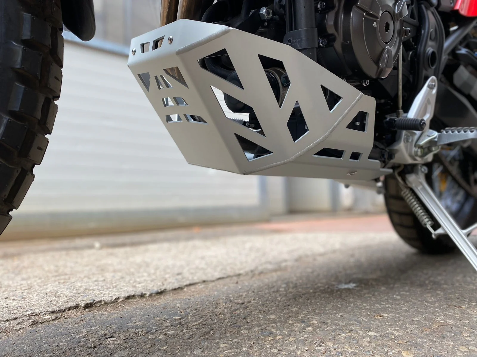 Isotta Engine Guard Bash Plate | Light Grey | Yamaha Tenere 700 2019-2024 - Image 2