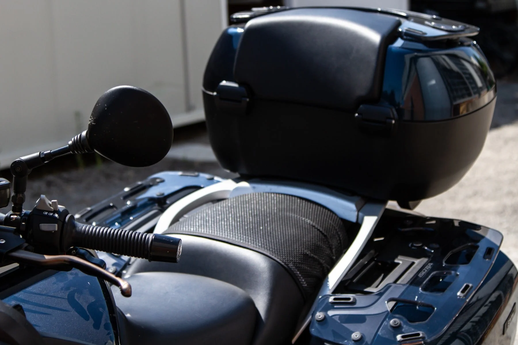 Isotta Luggage Rack For Top Box - Plexiglass | Light Smoke | BMW R 1200 RT 2005>2013 - Image 2