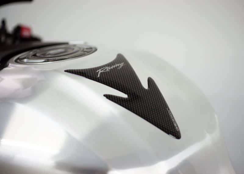 Puig Arrow Tank Pad | Carbon Look - Image 3