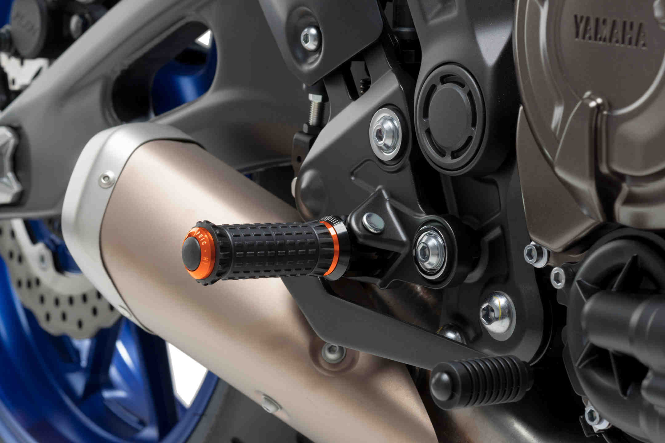 Puig R-Fighter S Footpegs | Orange with Removable Black Rubber Grip - Image 2