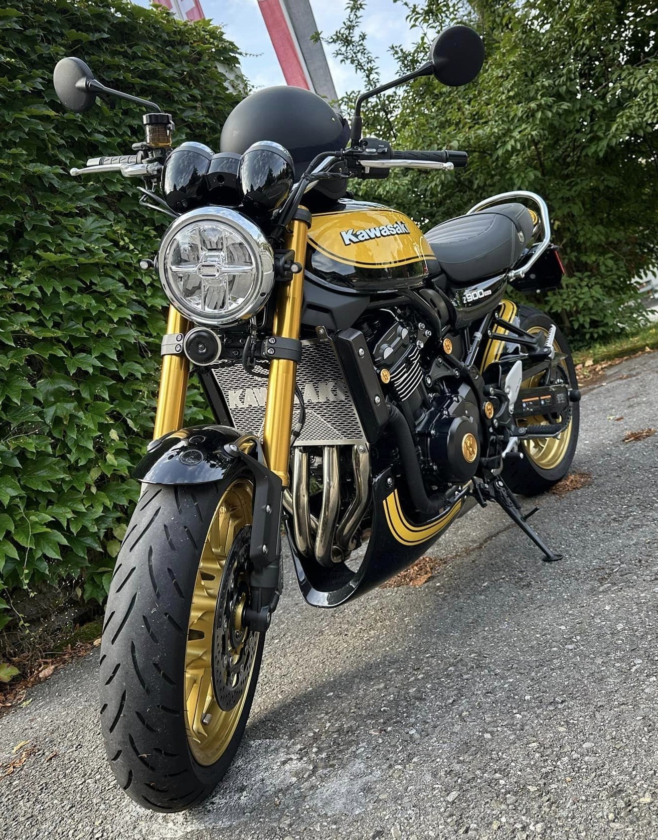 Pyramid Belly Pan | Metallic Diablo Black/Metallic Yellow (Yellow Ball Scheme) | Kawasaki Z 900 RS SE 2022>Current - Image 7