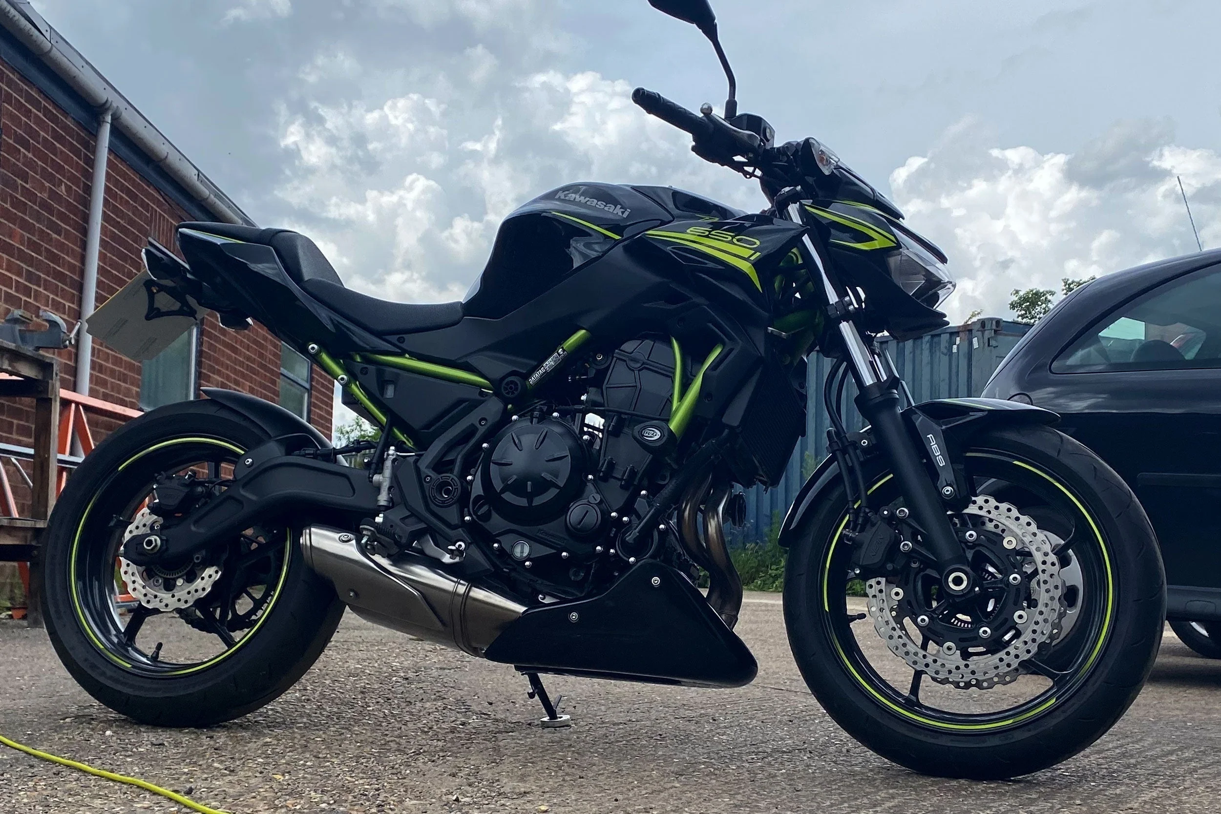 Pyramid Belly Pan | Gloss Black | Kawasaki Z 650 2020>Current - Image 3