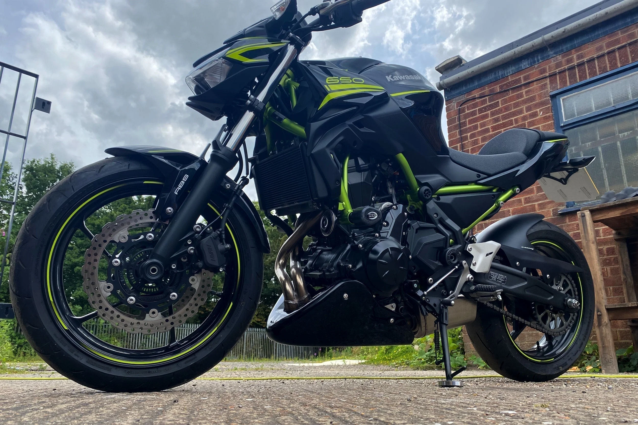 Pyramid Belly Pan | Gloss Black | Kawasaki Z 650 2020>Current - Image 4