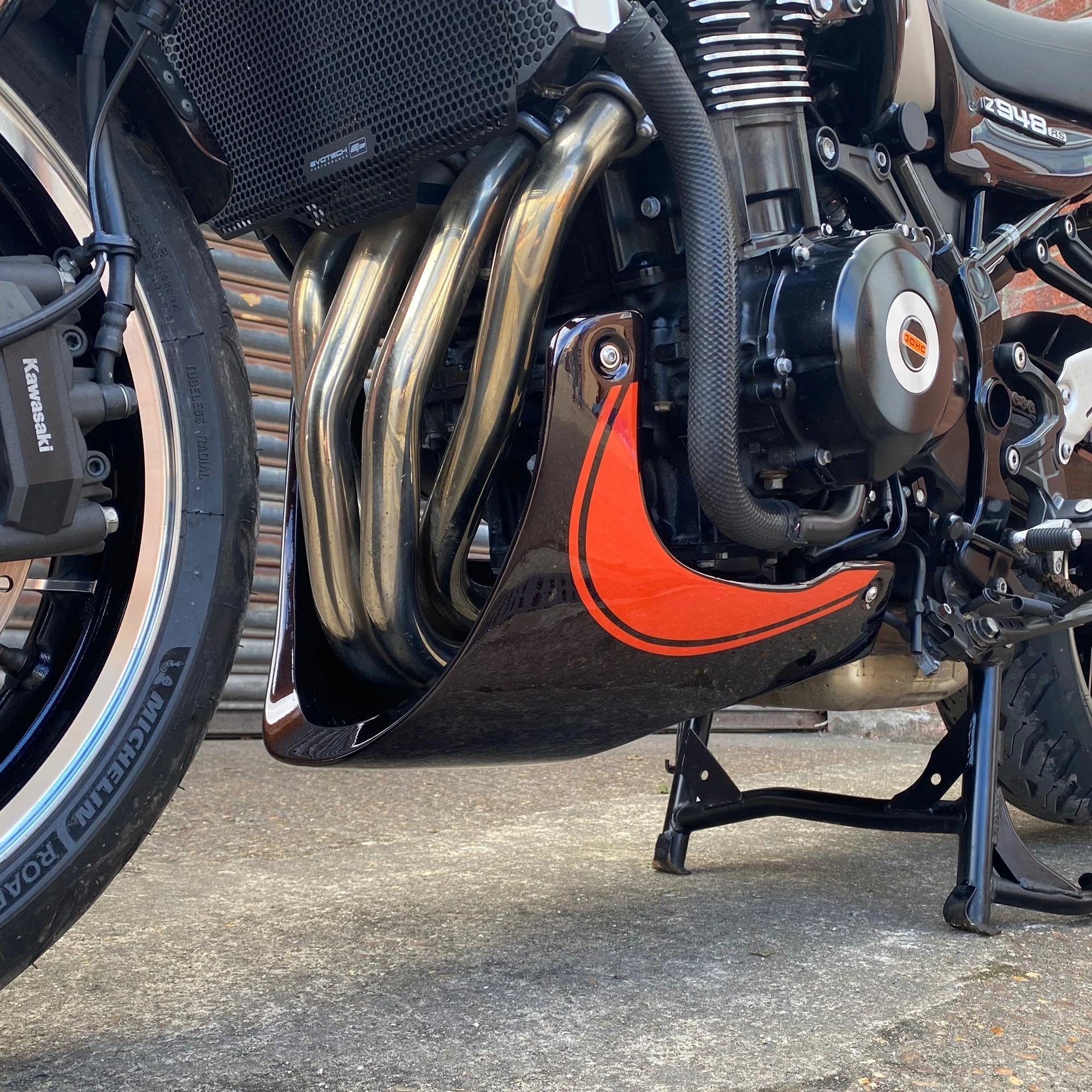 Pyramid Belly Pan | Gloss Black | Kawasaki Z 900 RS 2019>Current - Image 2