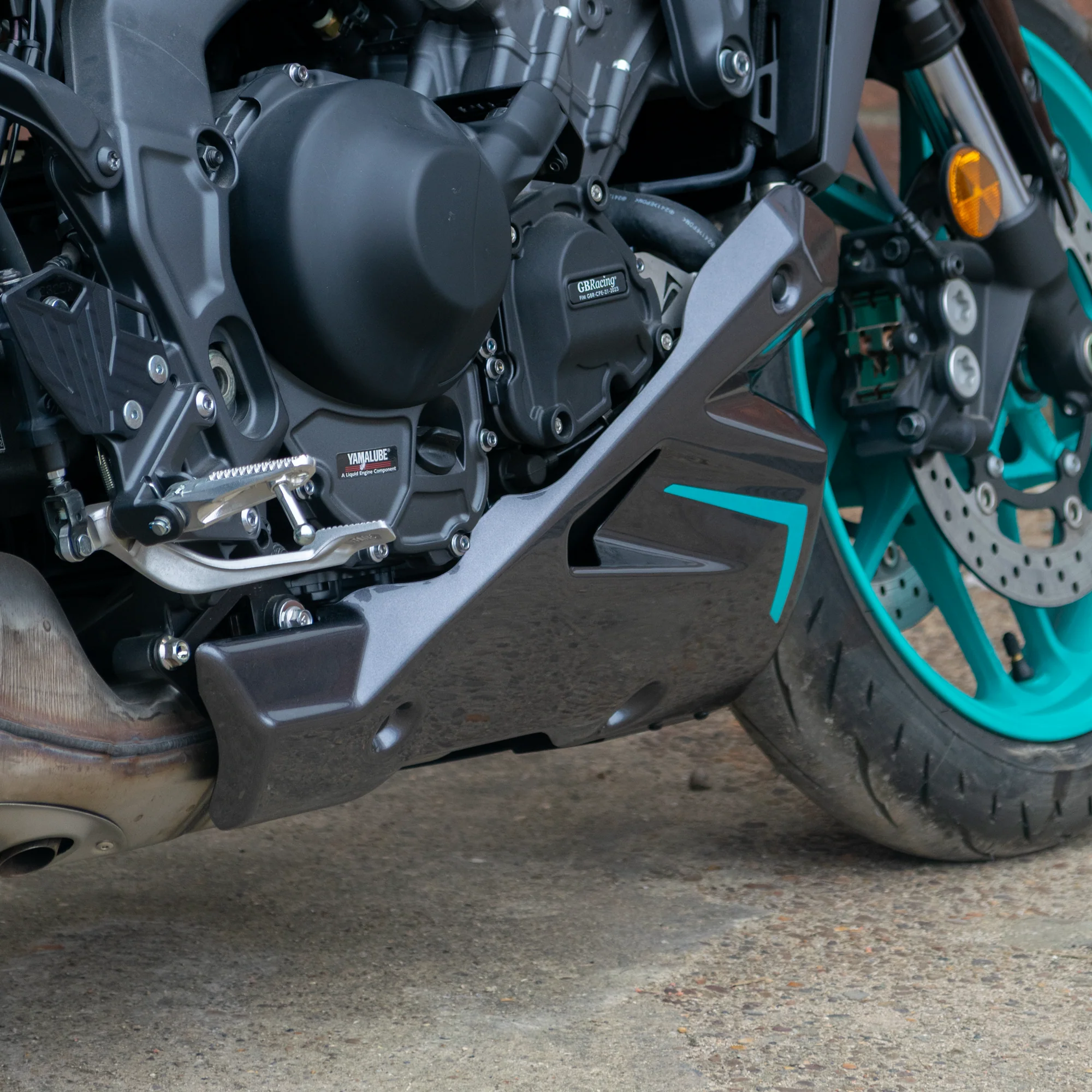 Pyramid Belly Pan | Midnight Cyan | Yamaha MT-09 2024>Current - Image 7