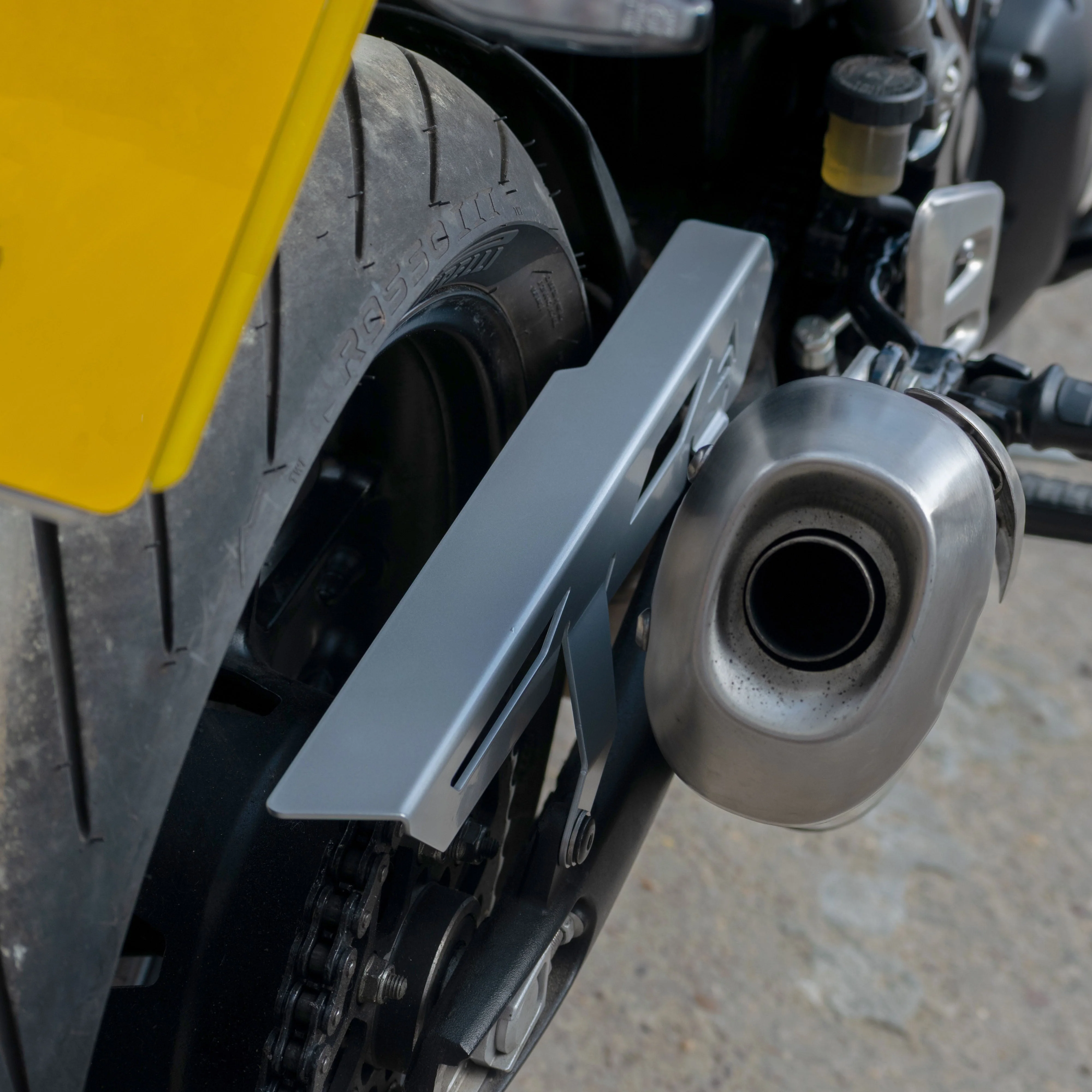 Pyramid Chainguard | Gloss Silver | Triumph Speed 400 2024>Current - Image 5