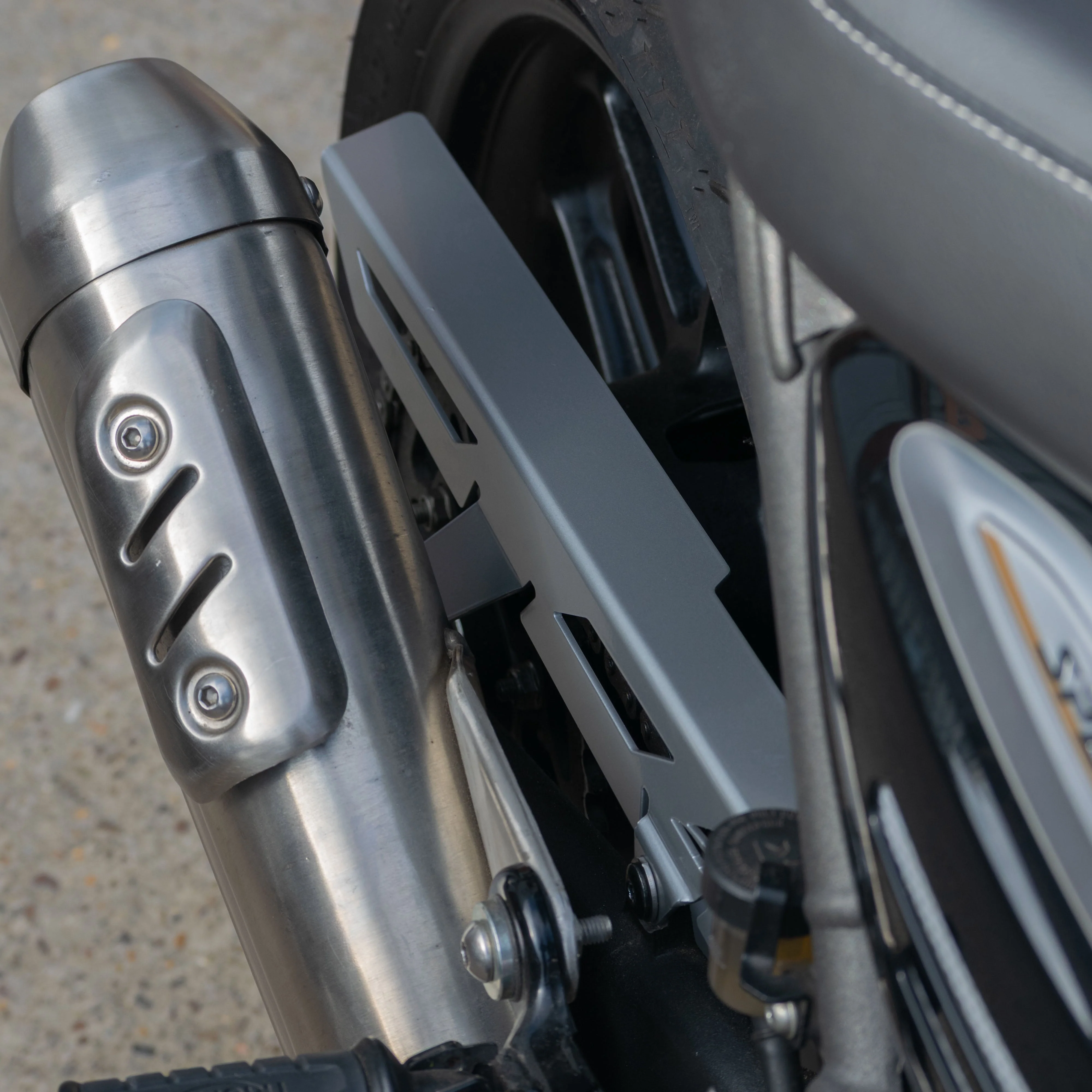 Pyramid Chainguard | Gloss Silver | Triumph Speed 400 2024>Current - Image 7