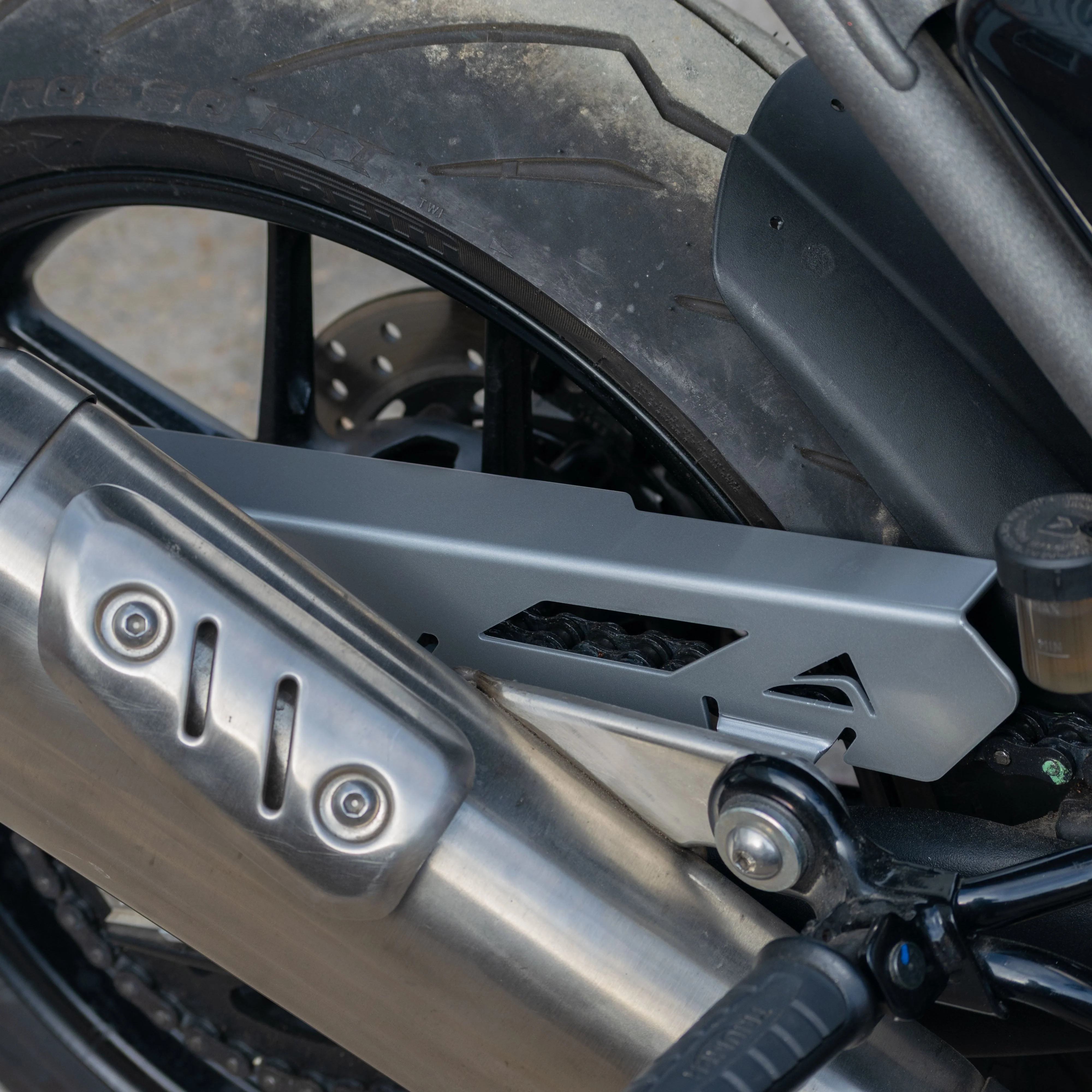 Pyramid Chainguard | Gloss Silver | Triumph Speed 400 2024>Current - Image 8