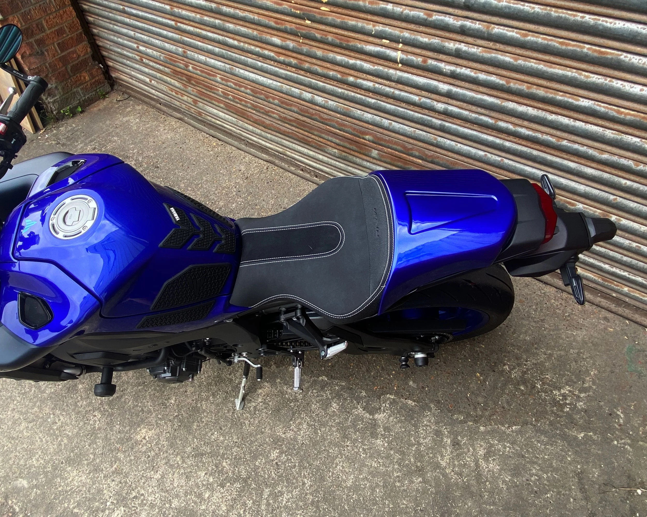 Pyramid Comfort Seat Cowl | SP Colours | Yamaha MT-10 SP 2022>Current - Image 8