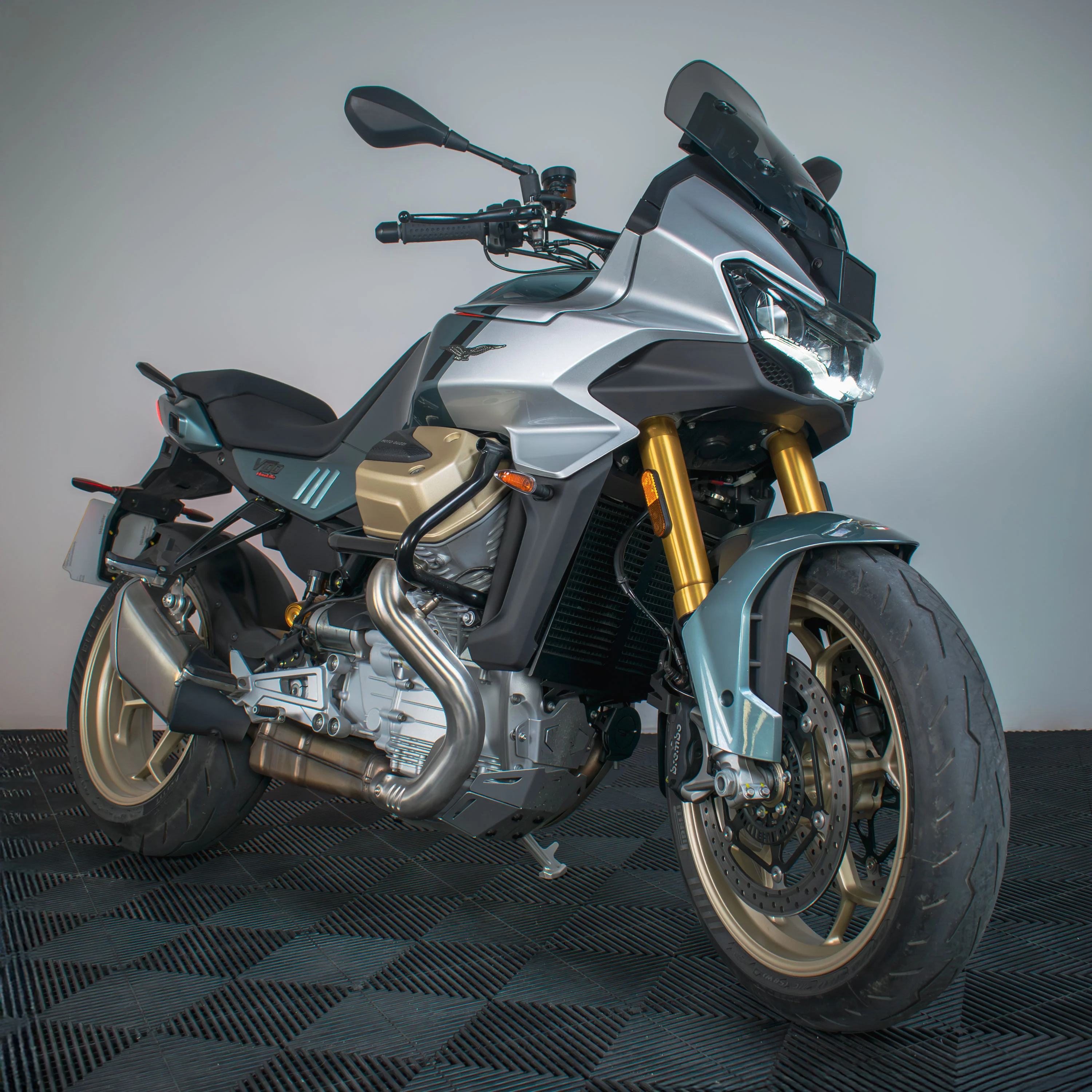 Pyramid Engine Cover | Gloss Silver | Moto Guzzi V100 Mandello 2022>Current - Image 3