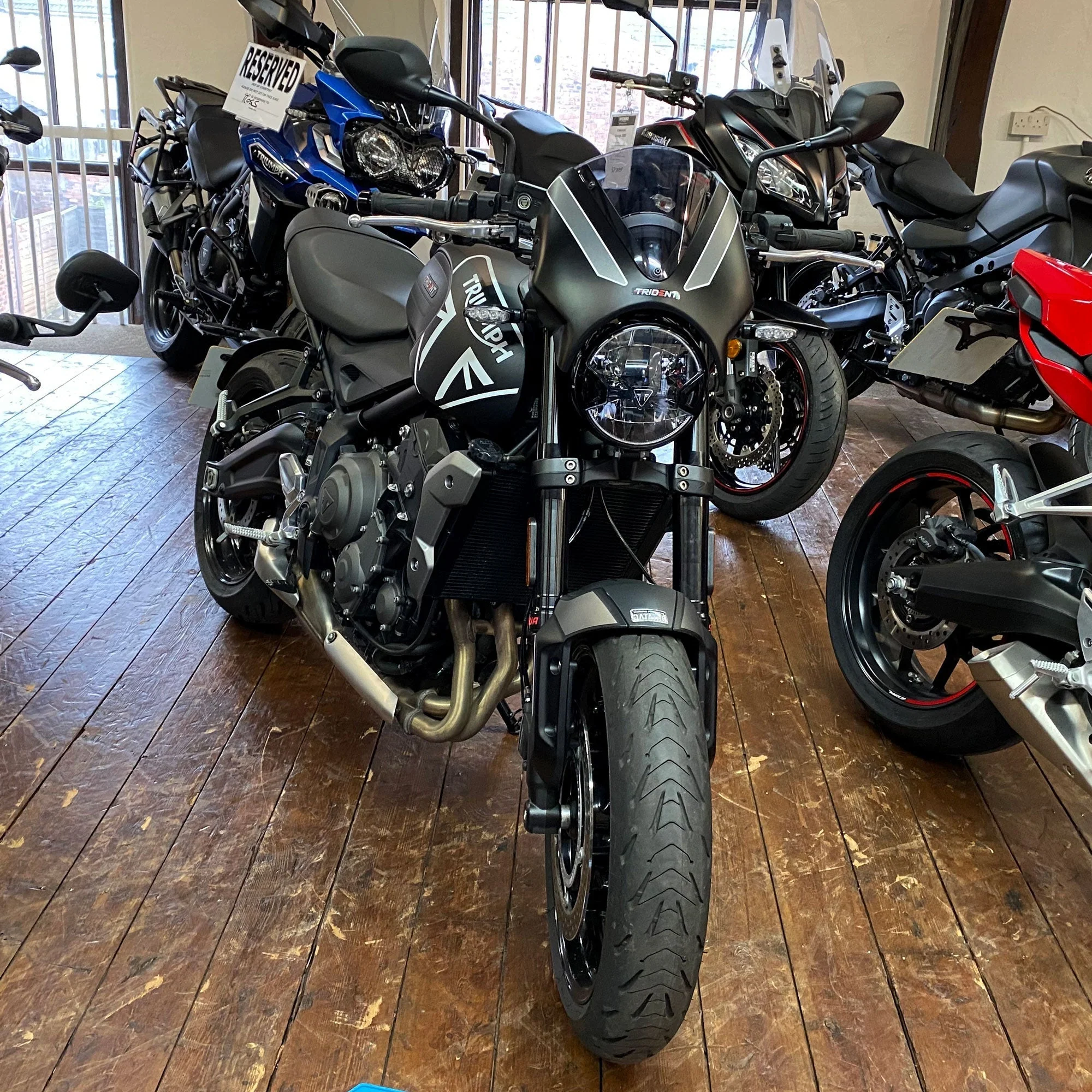 Pyramid Fly Screen | Crystal White | Triumph Trident 660 2021>Current - Image 10