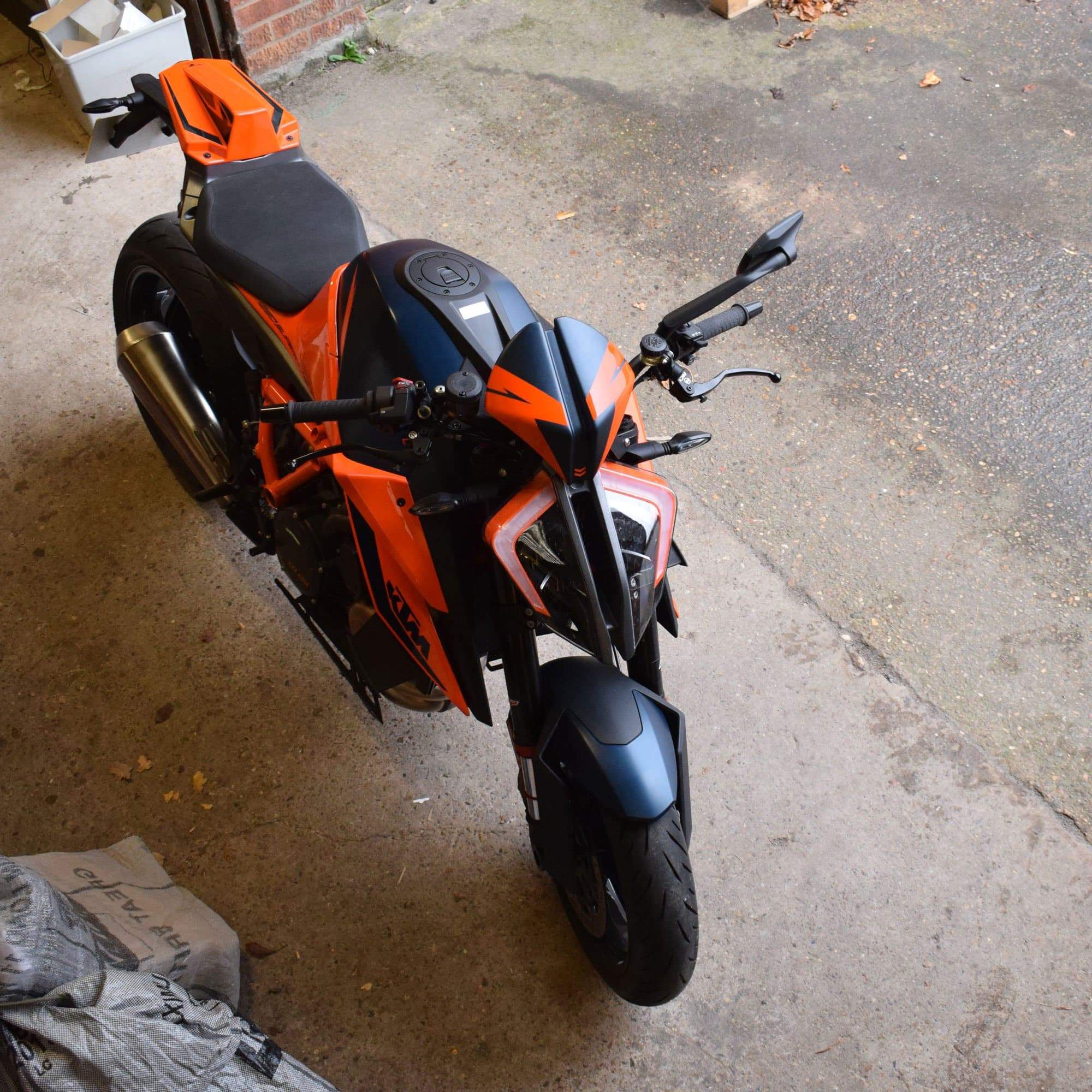 Pyramid Fly Screen | Gloss Orange & Matte Blue | KTM 1290 Super Duke R Evo 2022>Current - Image 2