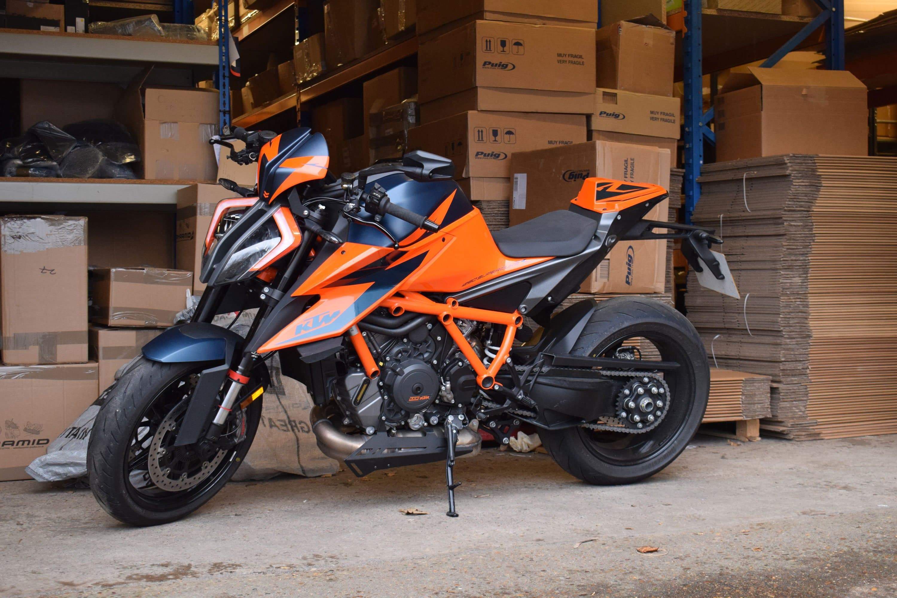 Pyramid Fly Screen | Gloss Orange & Matte Blue | KTM 1290 Super Duke R Evo 2022>Current - Image 5