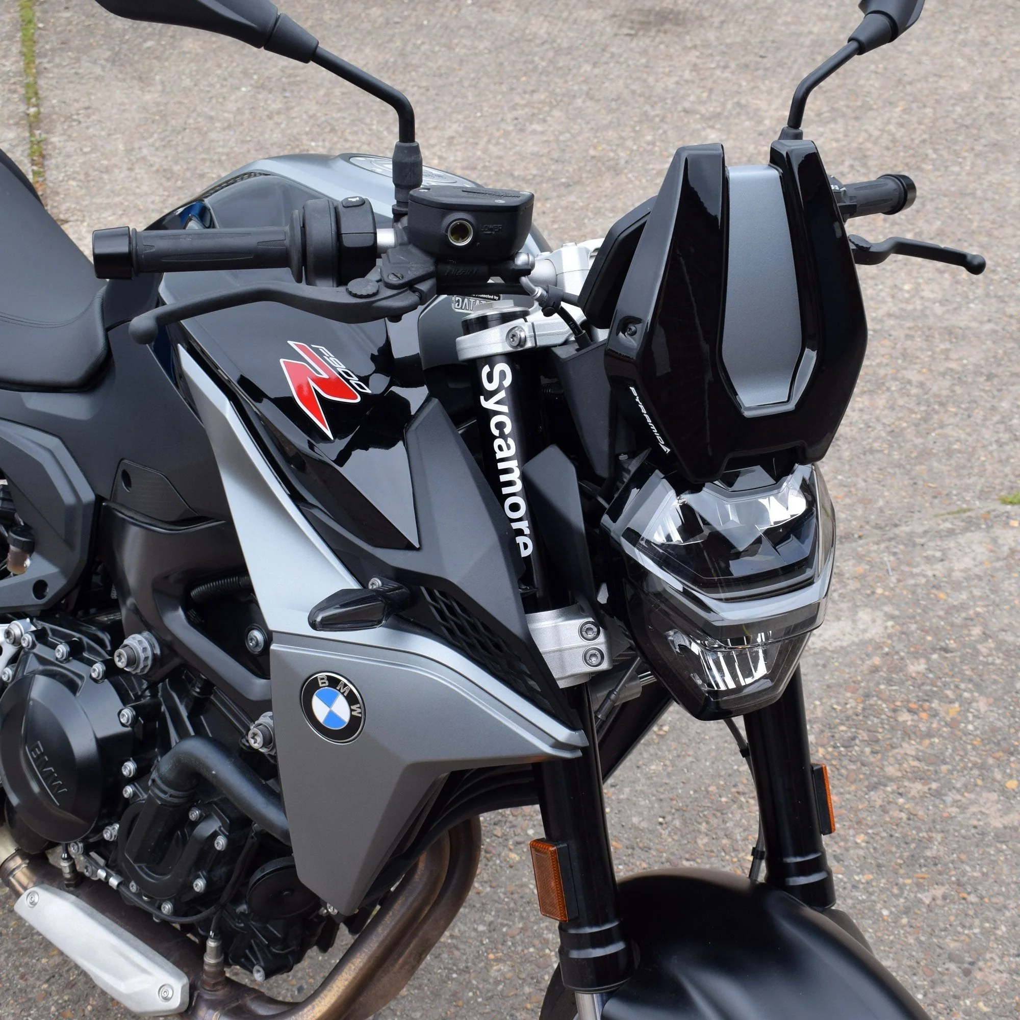 Pyramid Fly Screen | Hockenheim Silver Metallic & Racing Red | BMW F 900 R 2020>Current - Image 4