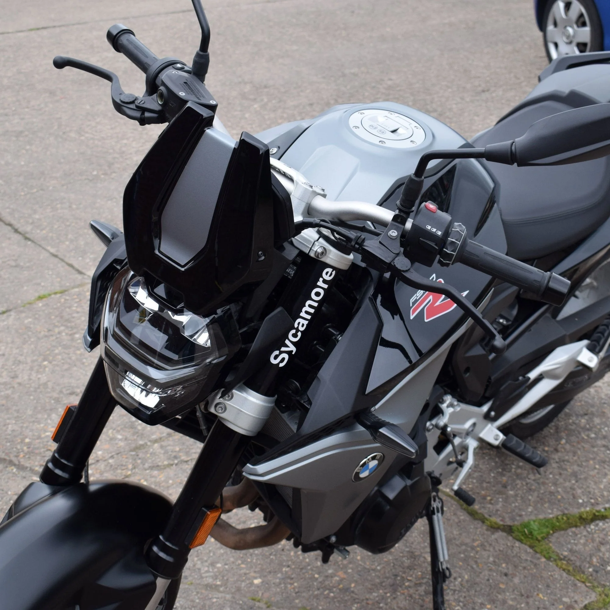 Pyramid Fly Screen | Hockenheim Silver Metallic & Racing Red | BMW F 900 R 2020>Current - Image 6