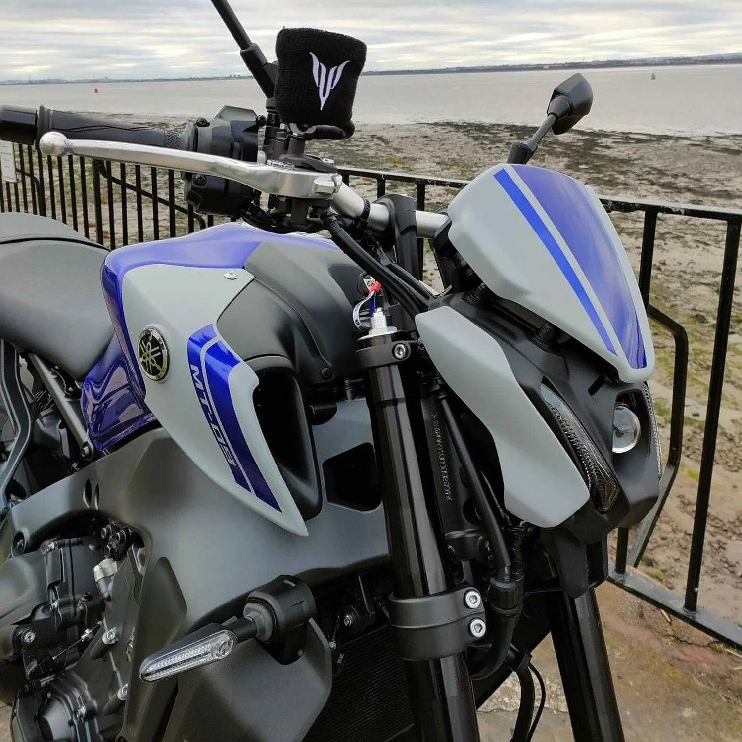 Pyramid Fly Screen | Icon Blue Colours | Yamaha MT-09 2021>2023 - Image 2