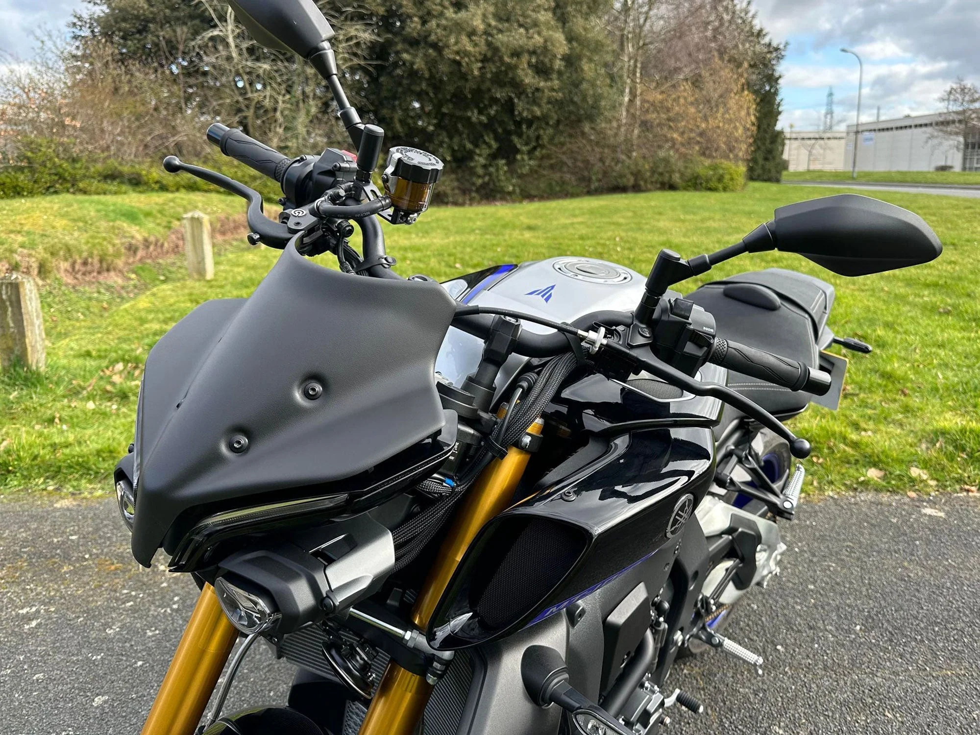 Pyramid Fly Screen | Icon Blue | Yamaha MT-10 2022>Current - Image 5