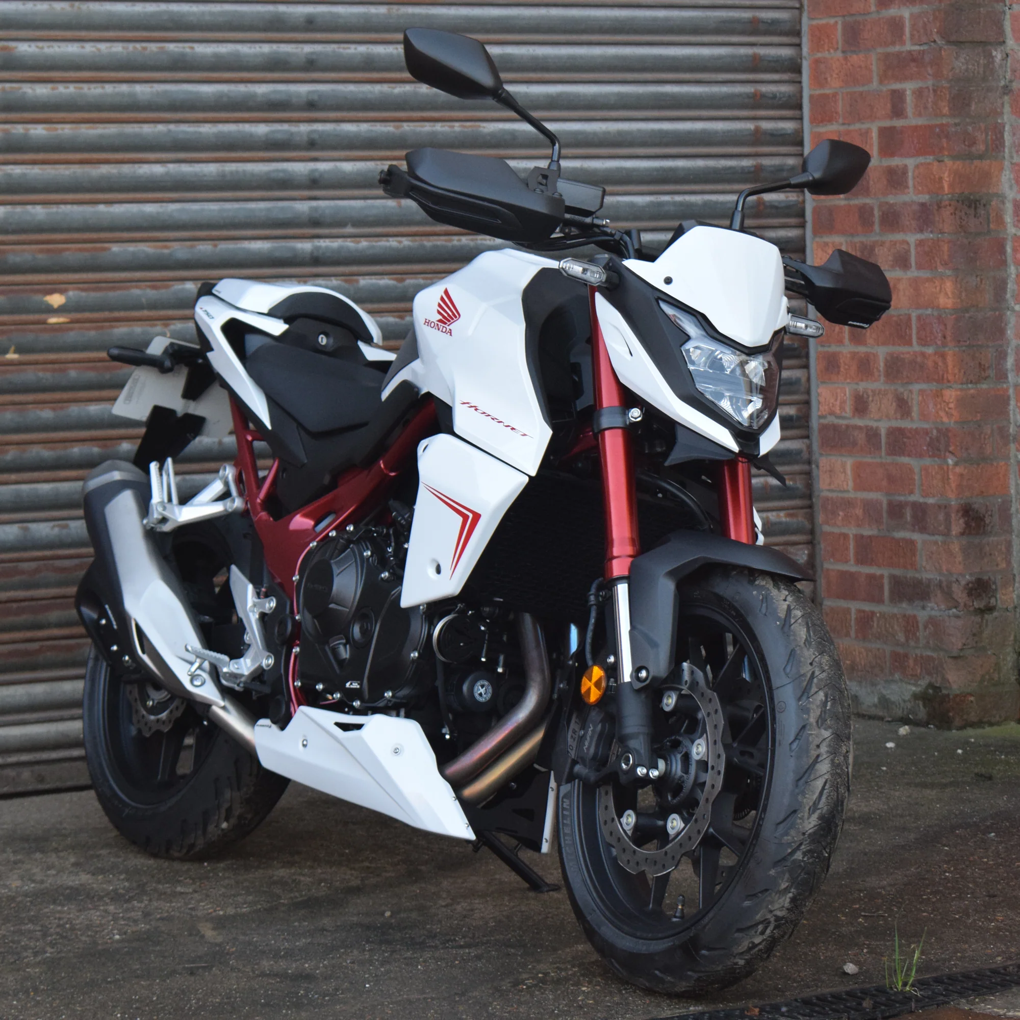 Pyramid Fly Screen | Pearl Glare White | Honda CB750 Hornet 2022>2024 - Image 6