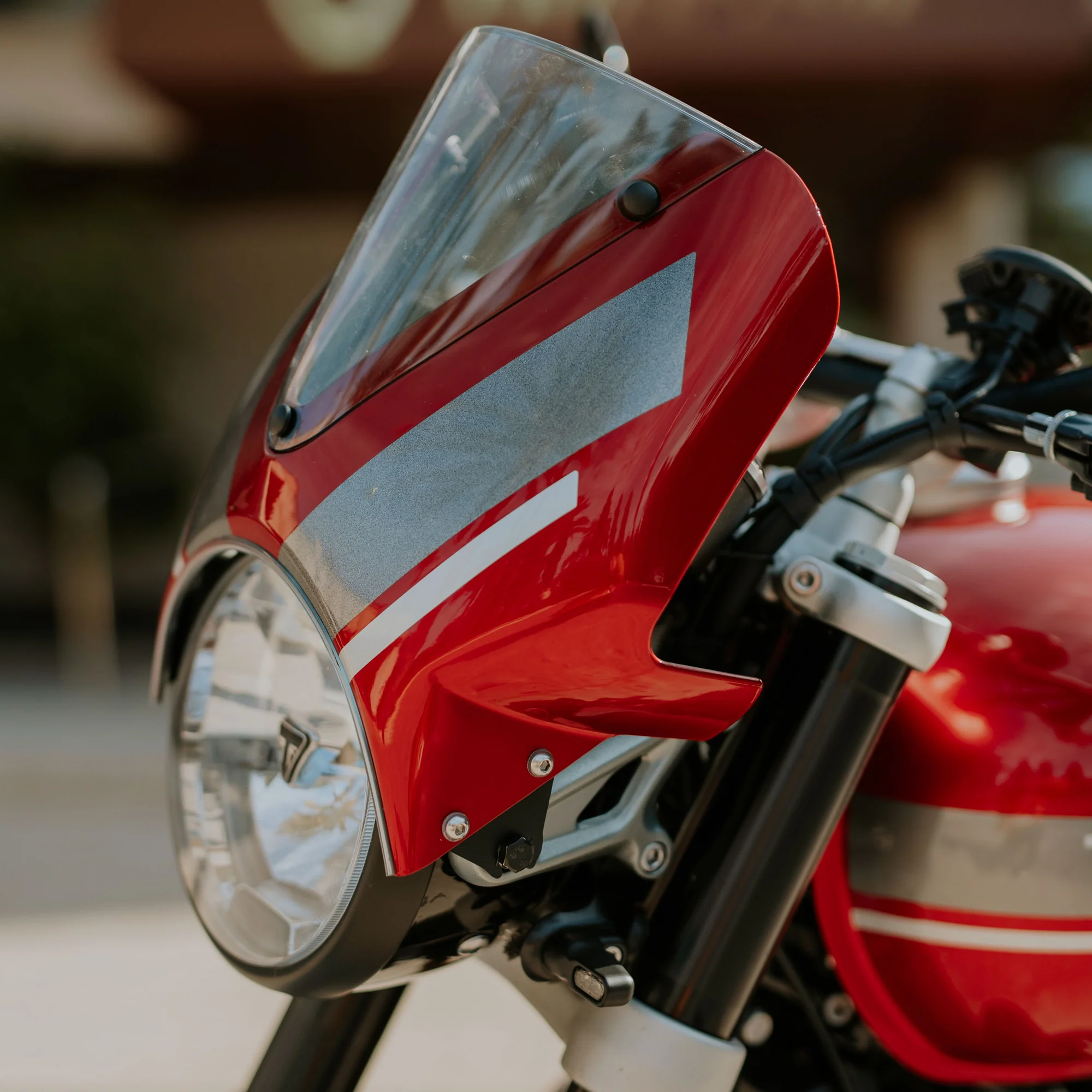Pyramid Fly Screen | Red Hopper Scheme | Triumph Speed Twin 1200 2019>2024 - Image 3