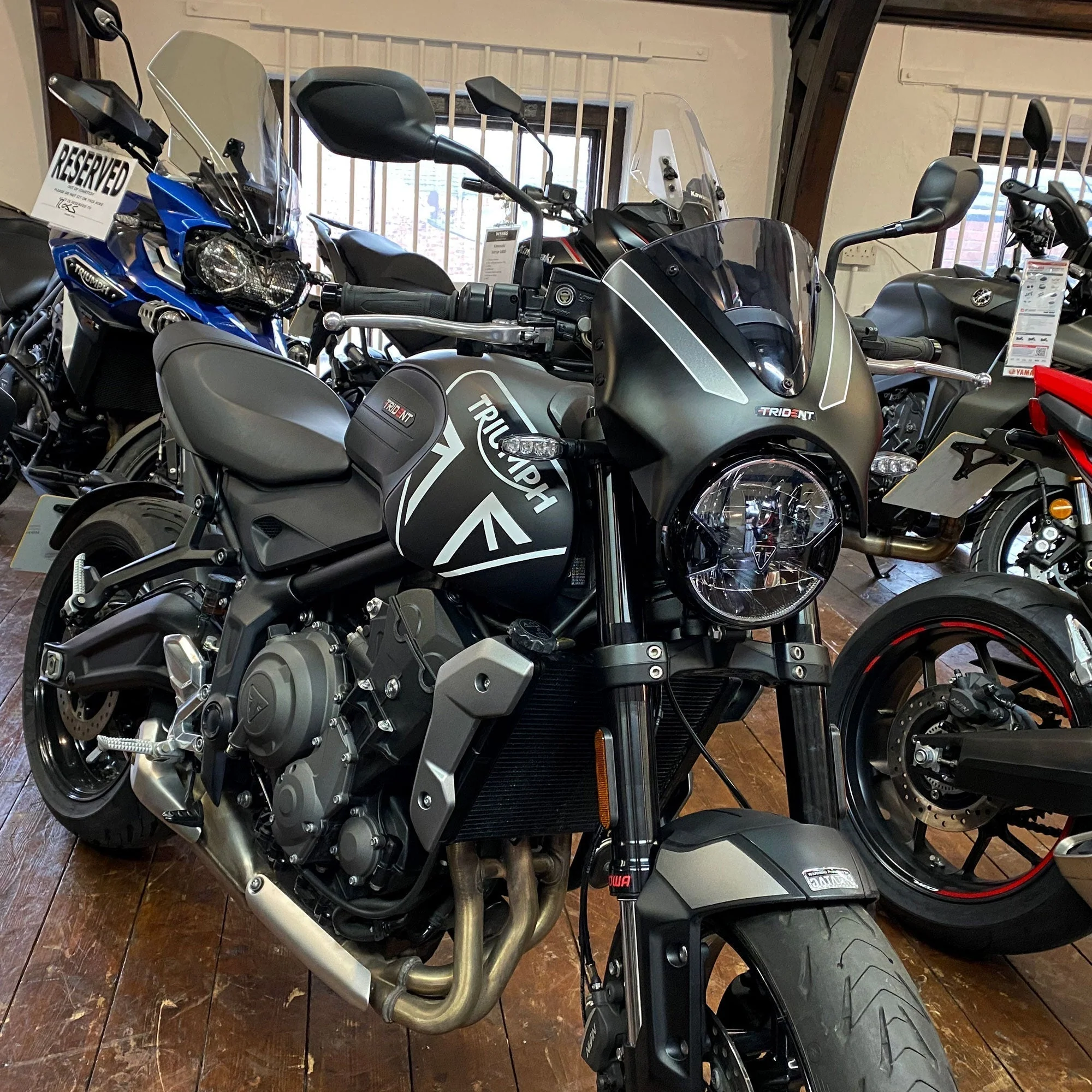 Pyramid Fly Screen | Silver Ice/Diablo Red | Triumph Trident 660 2021>Current - Image 8