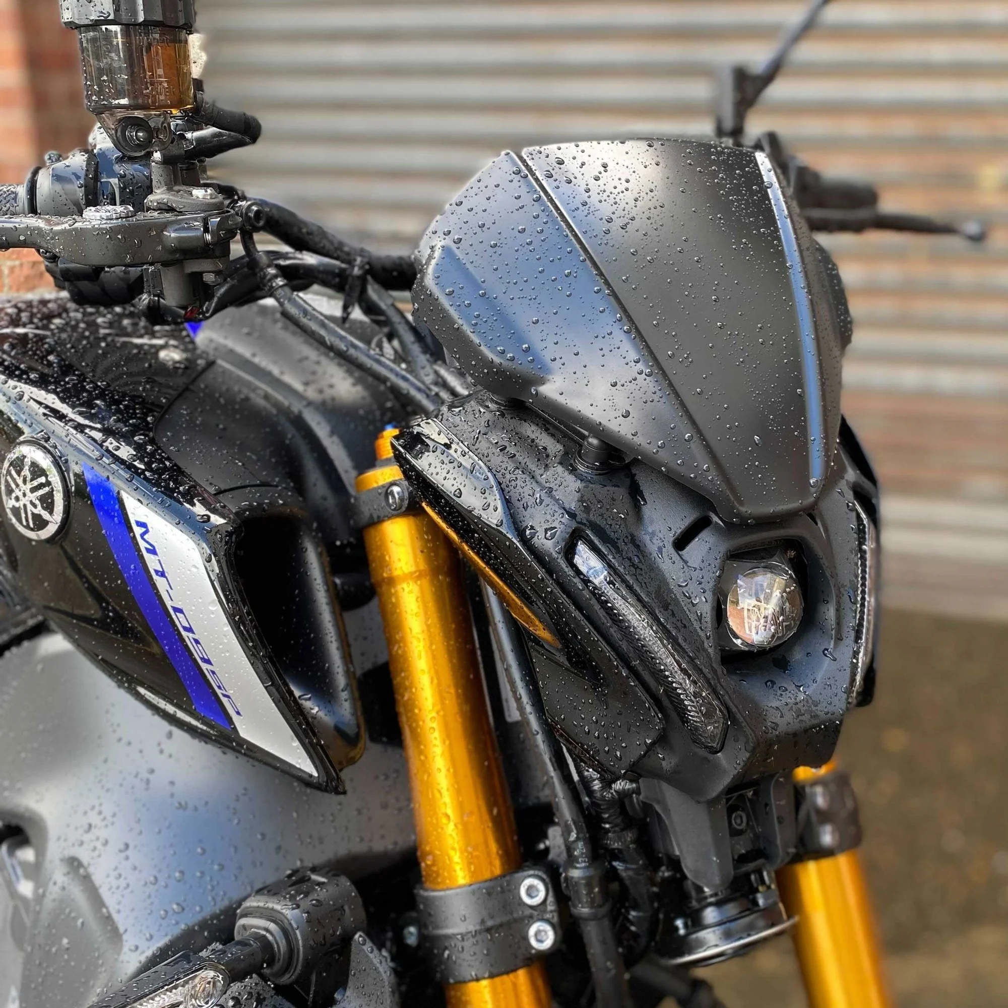 Pyramid Fly Screen | Storm Fluo/Cyan Strom Colours | Yamaha MT-09 2021>2023 - Image 8