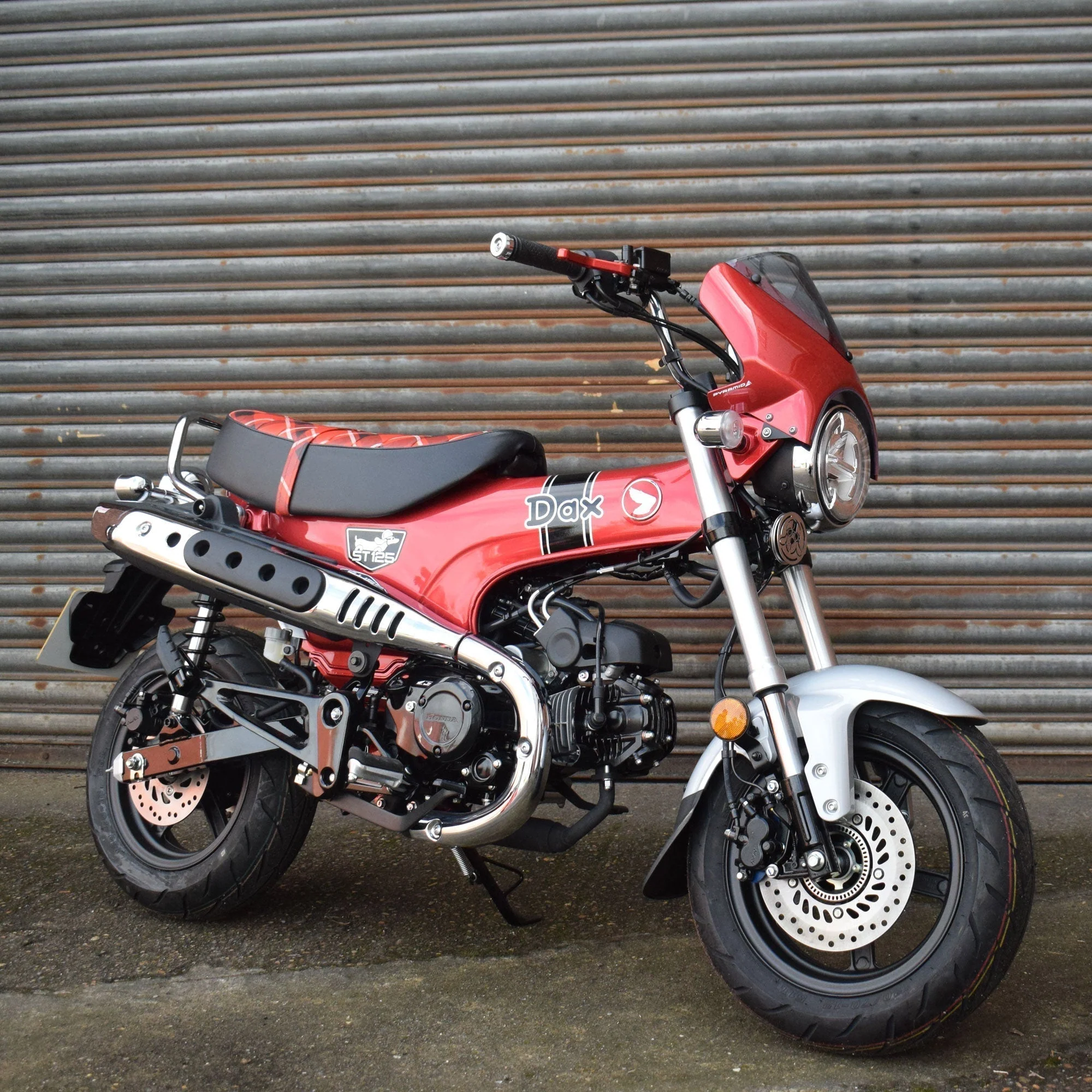 Pyramid Fly Screen | Pearl Cadet Grey | Honda ST125 Dax 2023>Current - Image 6