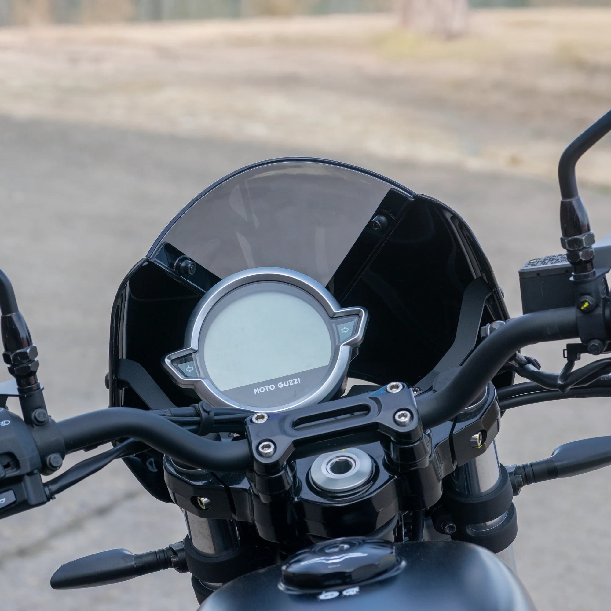 Pyramid Fly Screen | Gloss Black | Moto Guzzi V7 Special 2021>Current - Image 3