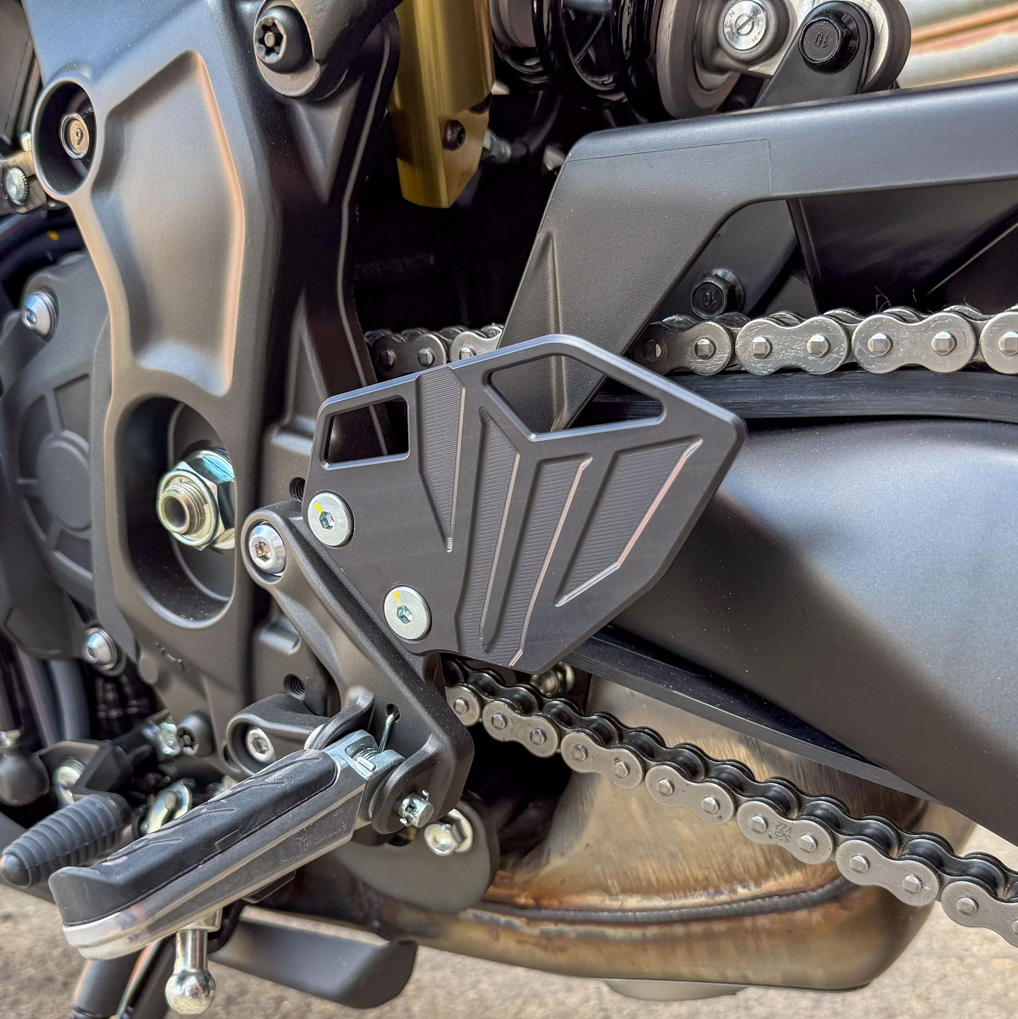 Pyramid Heel Plates | Black | Yamaha XSR 900 (Inc. GP) 2022>Current - Image 6