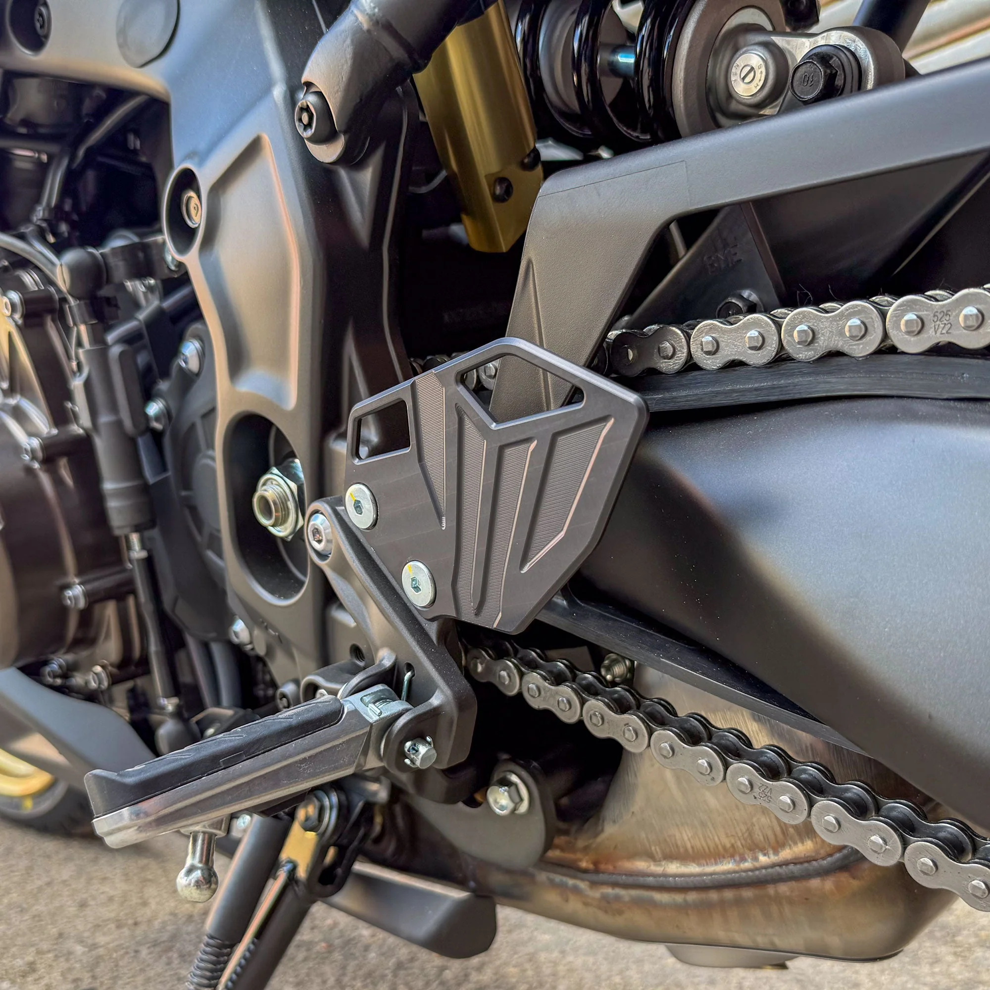 Pyramid Heel Plates | Black | Yamaha XSR 900 (Inc. GP) 2022>Current - Image 7
