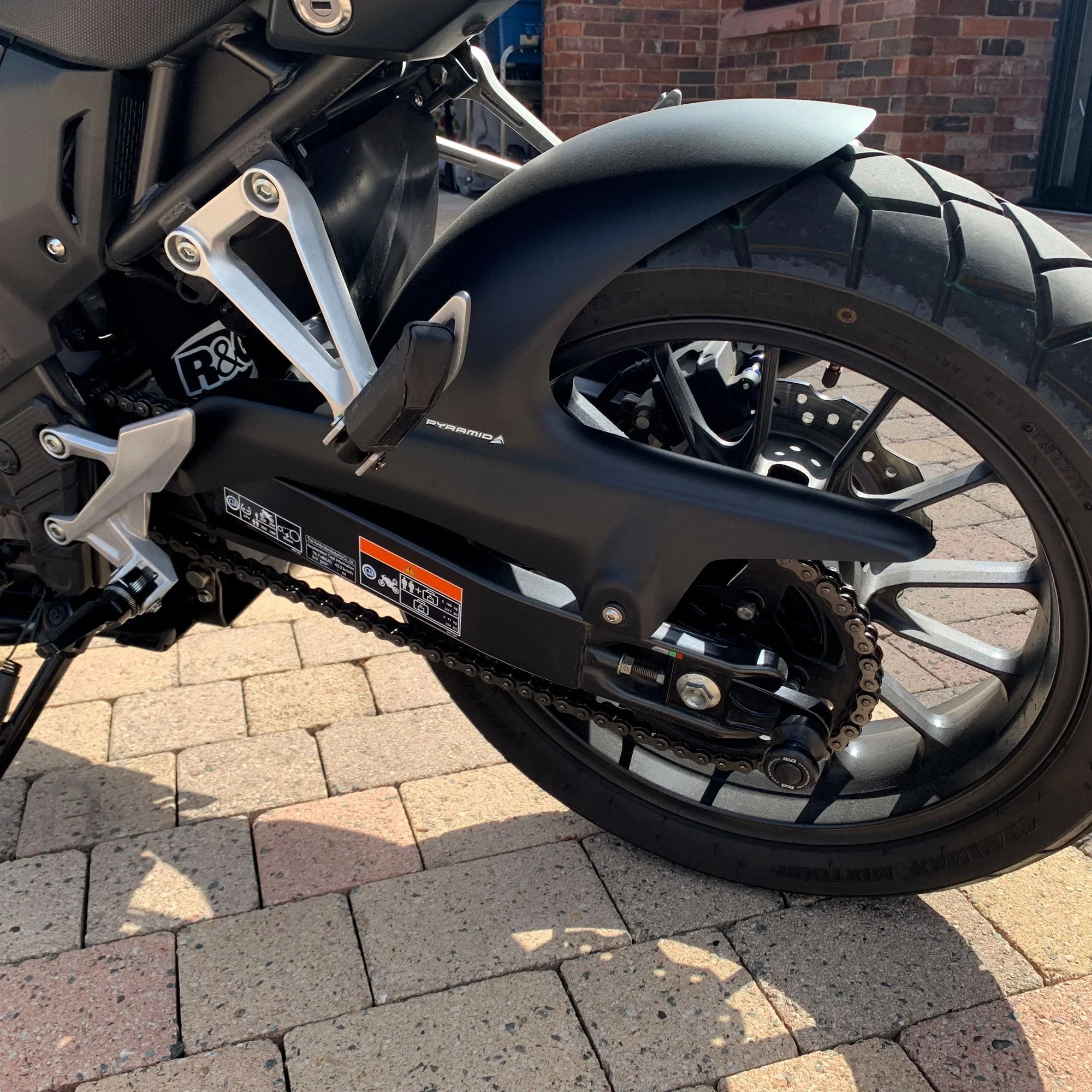 Pyramid Hugger | Matte Black | Honda CB 500 X 2022>2024 - Image 2