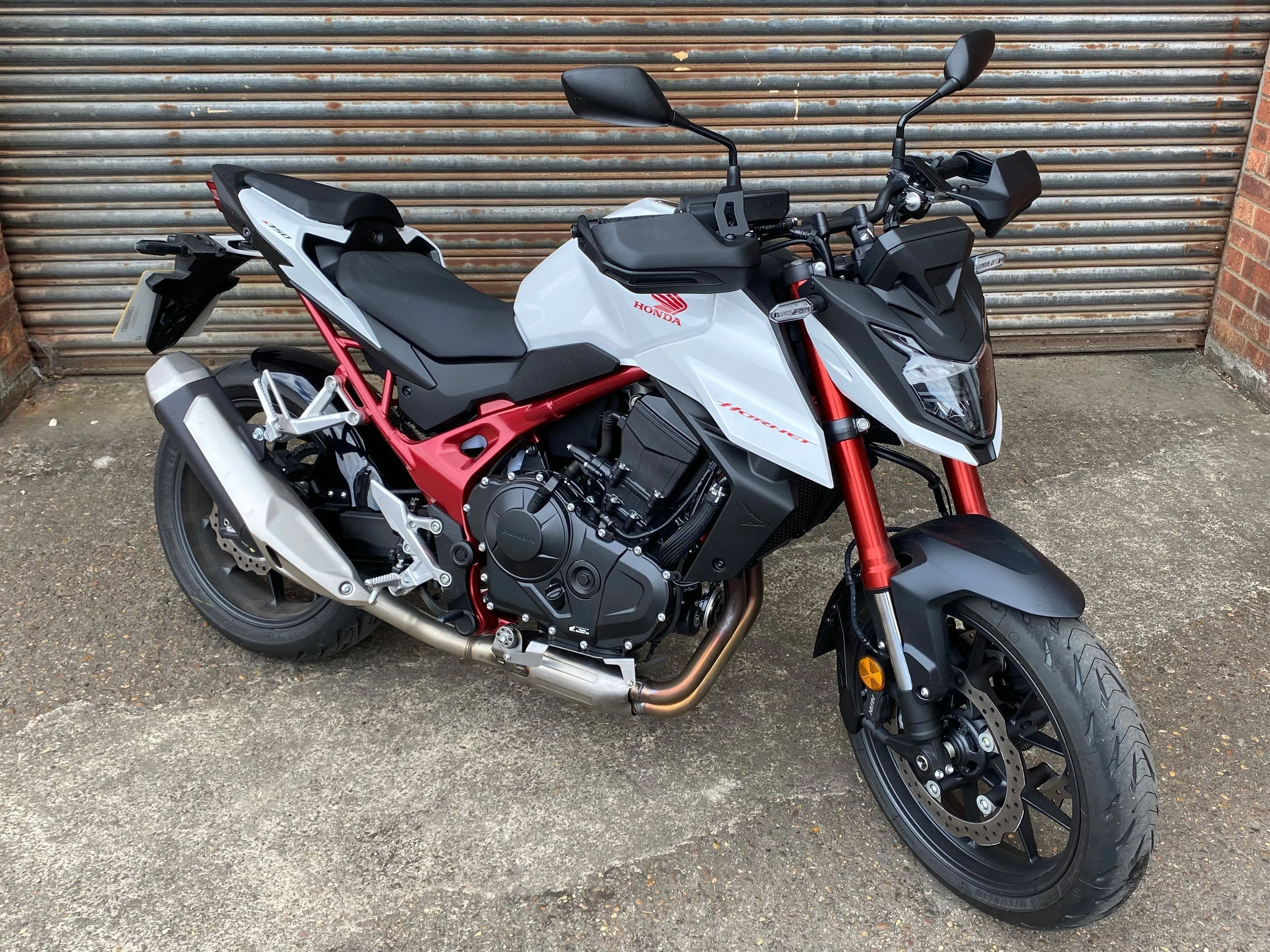 Pyramid Hugger | Matte Black | Honda CB750 Hornet 2023>2025 - Image 6