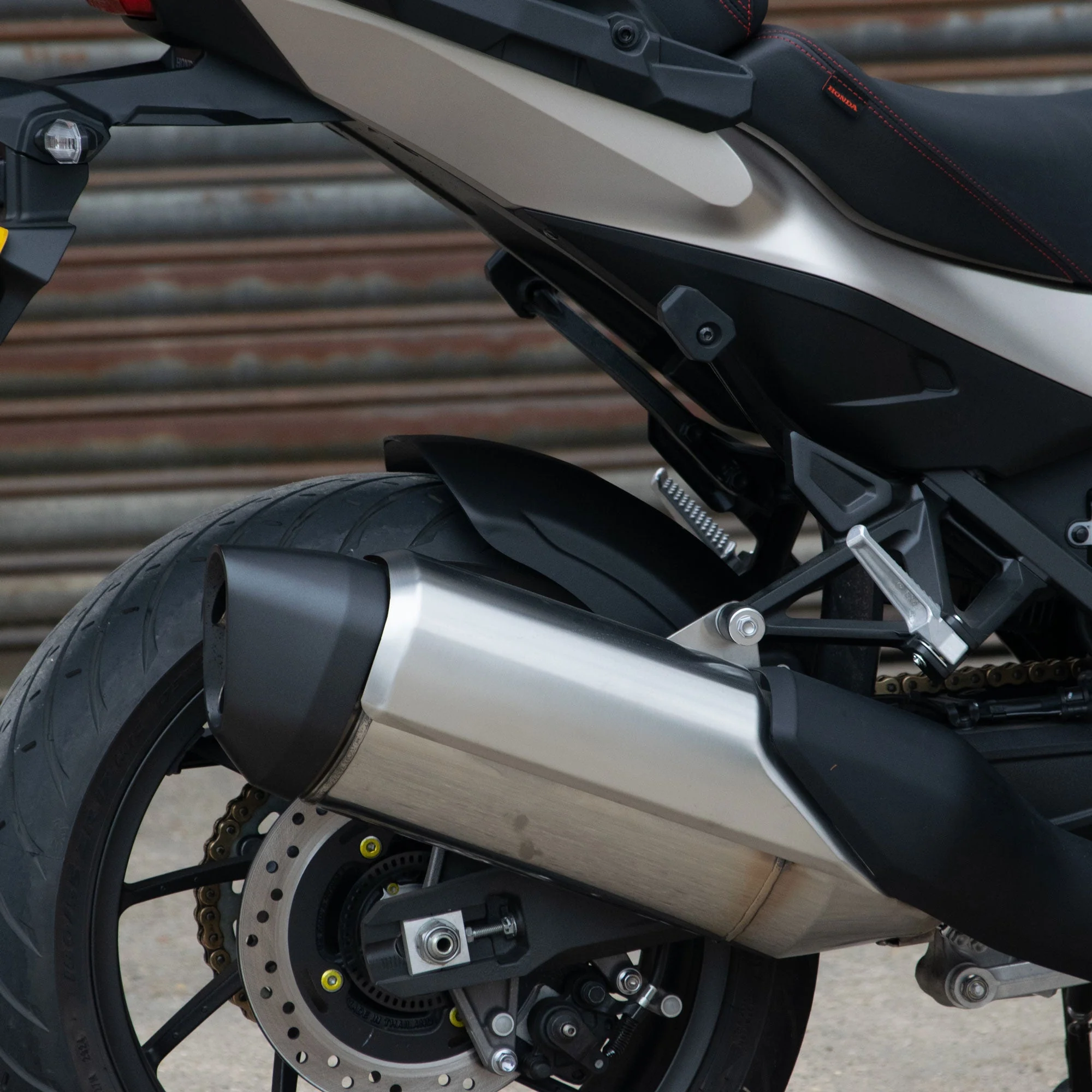 Pyramid Hugger | Matte Black | Honda NT1100 2025>Current - Image 5