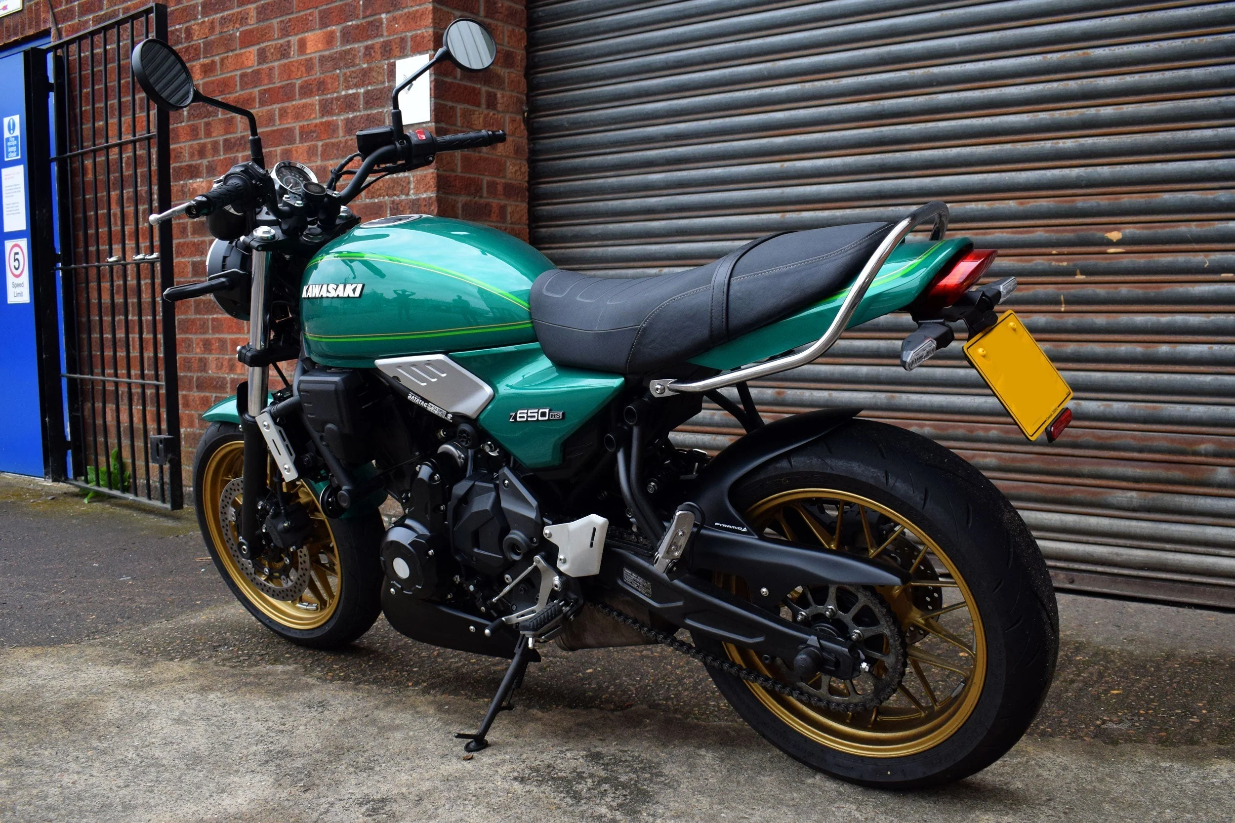 Pyramid Hugger | Matte Black | Kawasaki Z 650 RS 2021>Current - Image 3