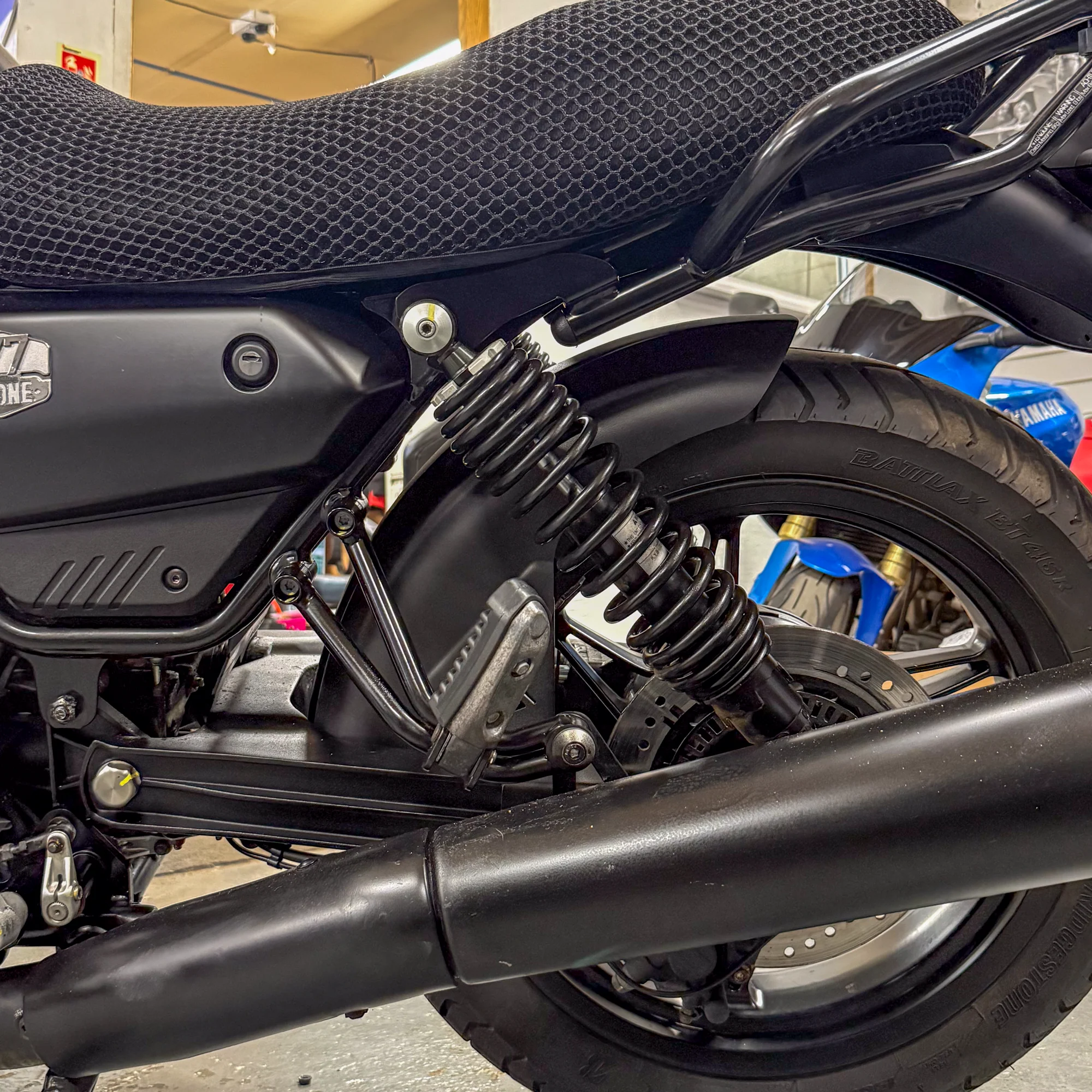 Pyramid Hugger | Matte Black | Moto Guzzi V7 (850) Stone/Special 2021>Current - Image 10