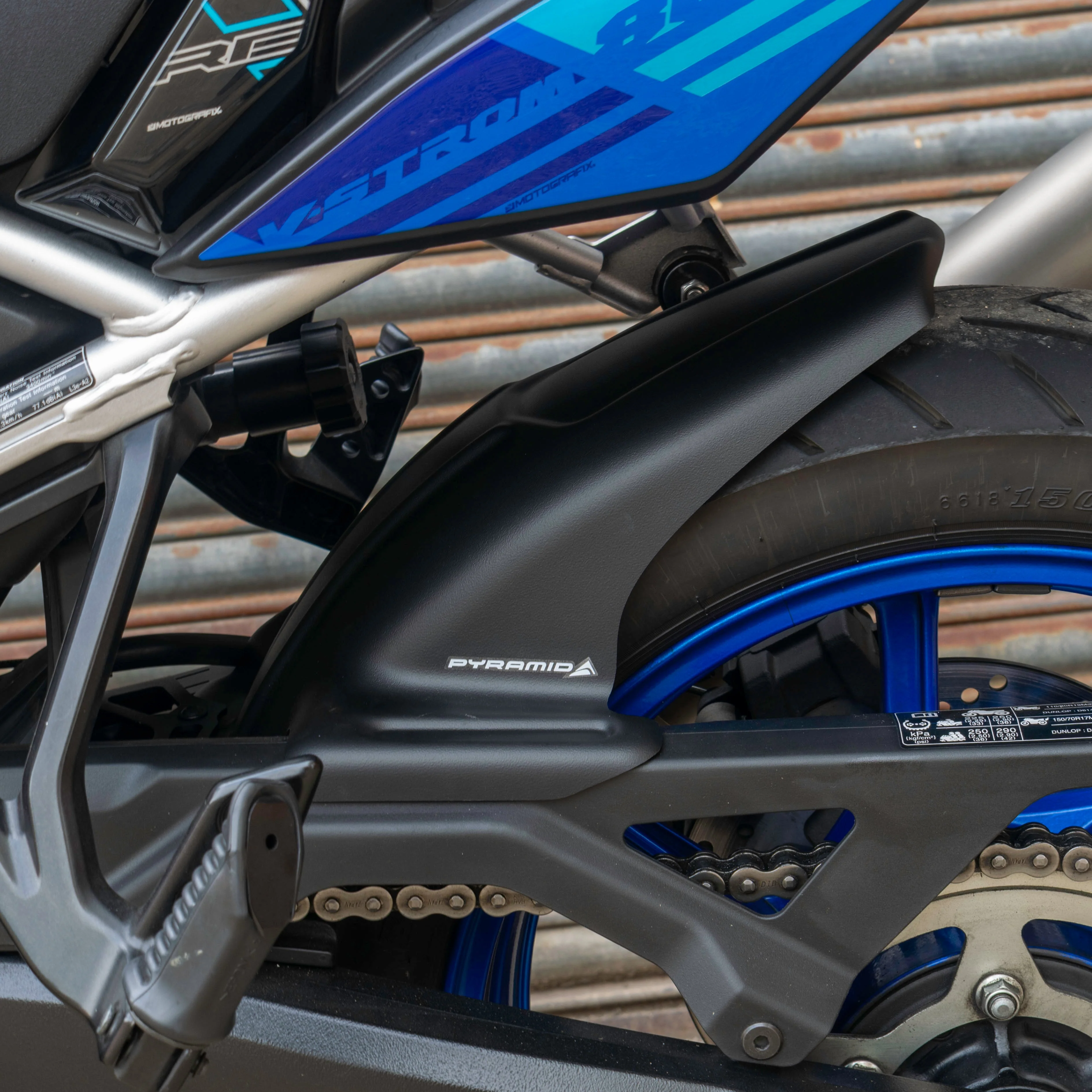 Pyramid Hugger | Matte Black | Suzuki V-Strom 800 RE 2024>Current - Image 2