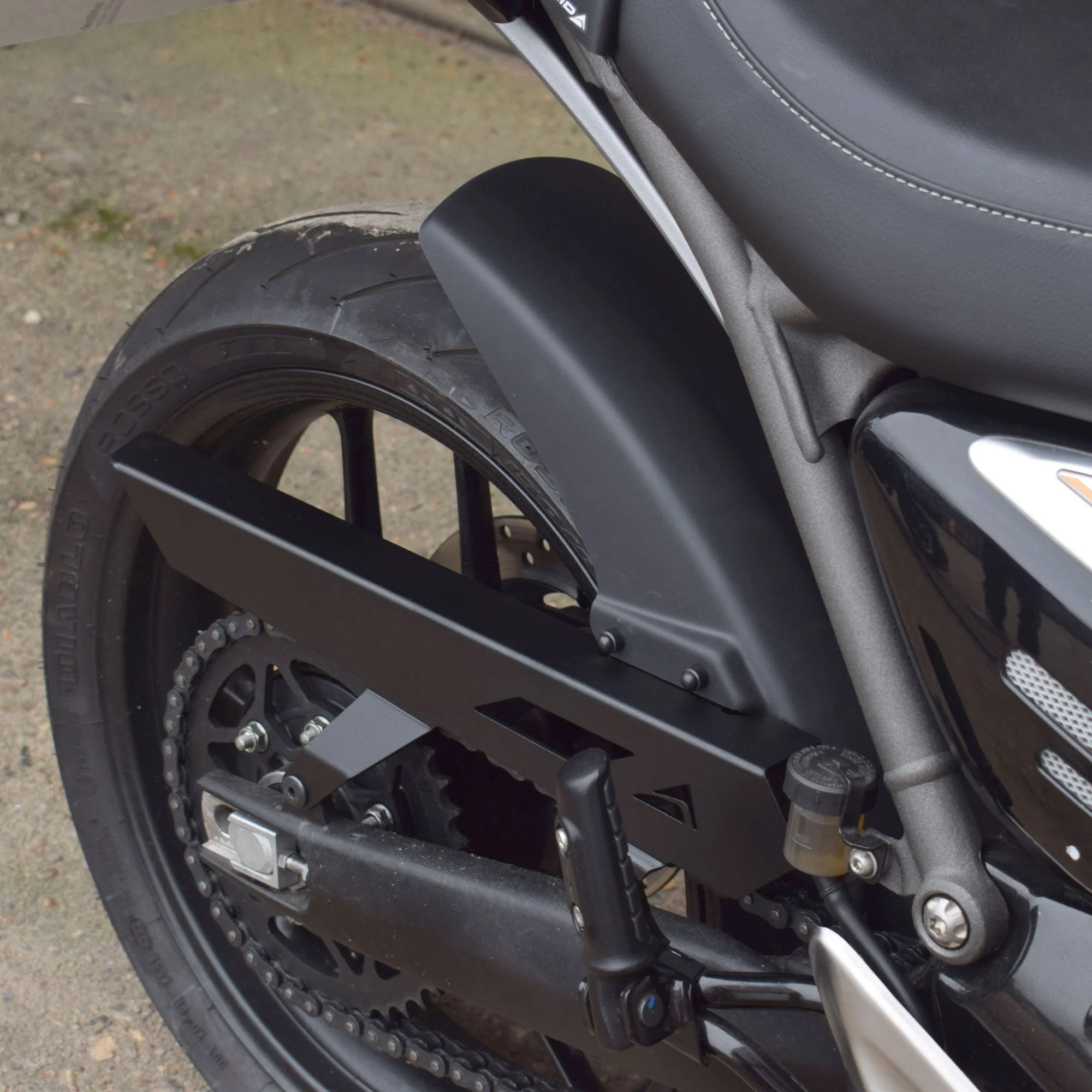 Pyramid Hugger | Matte Black | Triumph Scrambler 400X 2024>Current - Image 3