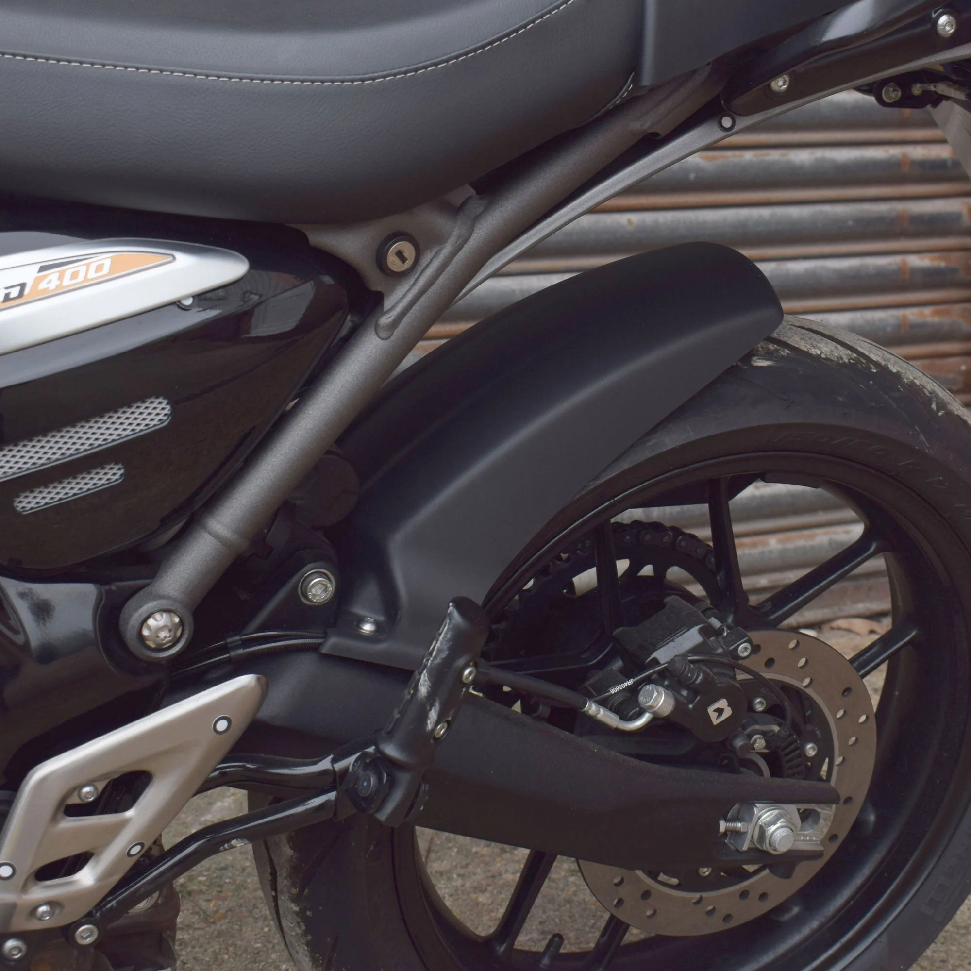 Pyramid Hugger | Matte Black | Triumph Scrambler 400X 2024>Current - Image 6