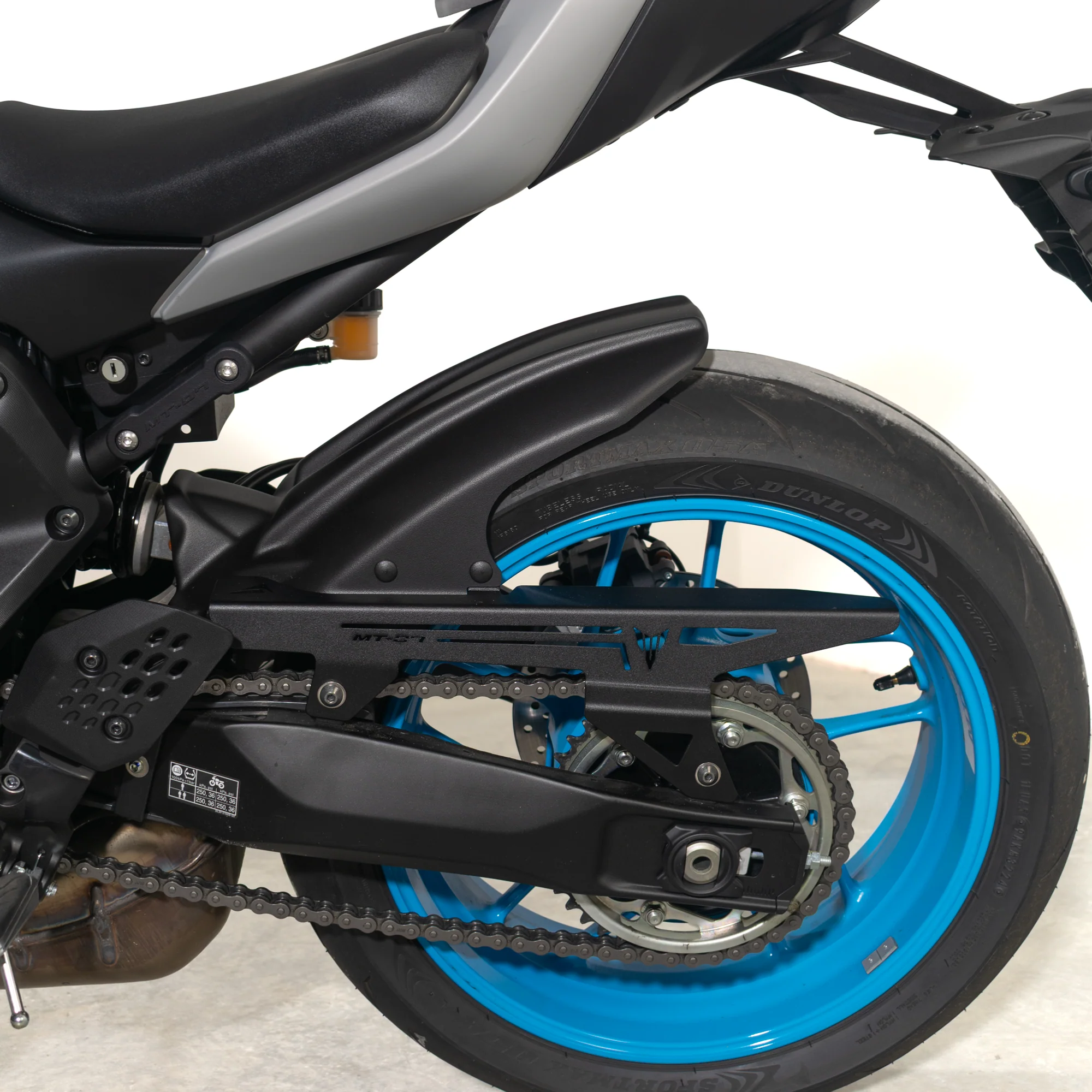 Pyramid Hugger | Matte Black | Yamaha MT-07 2025>Current - Image 3