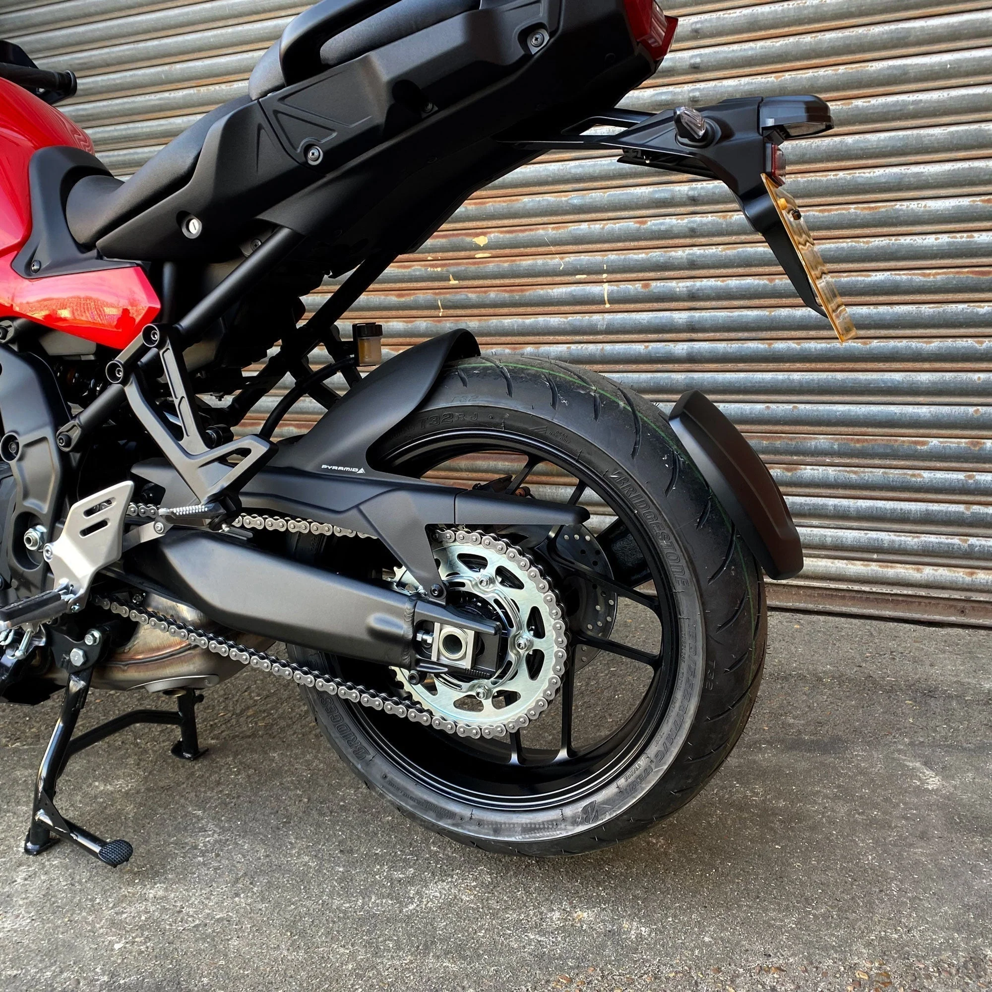 Pyramid Hugger | Matte Black | Yamaha Tracer 9 2021>Current - Image 4