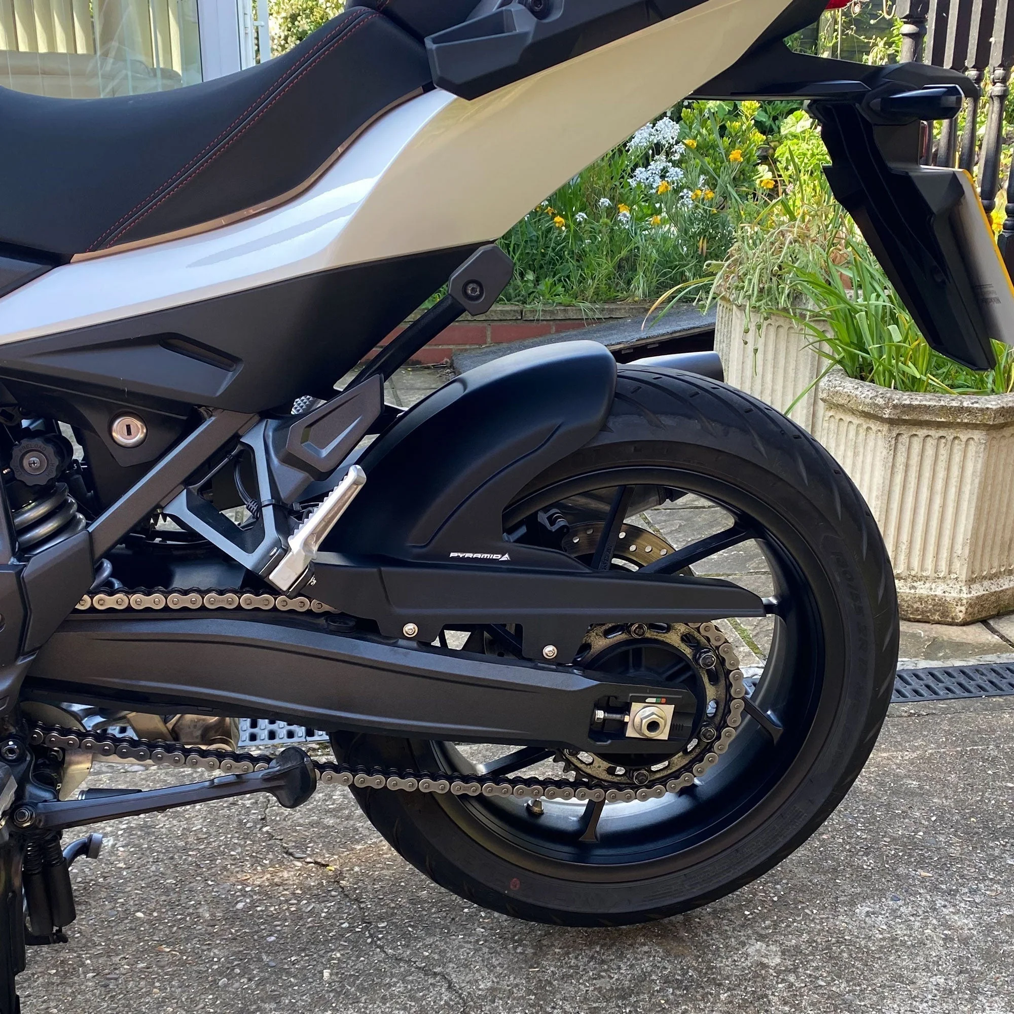 Pyramid Hugger | Matte Iridium Grey Metallic | Honda NT1100 2022>2024 - Image 4