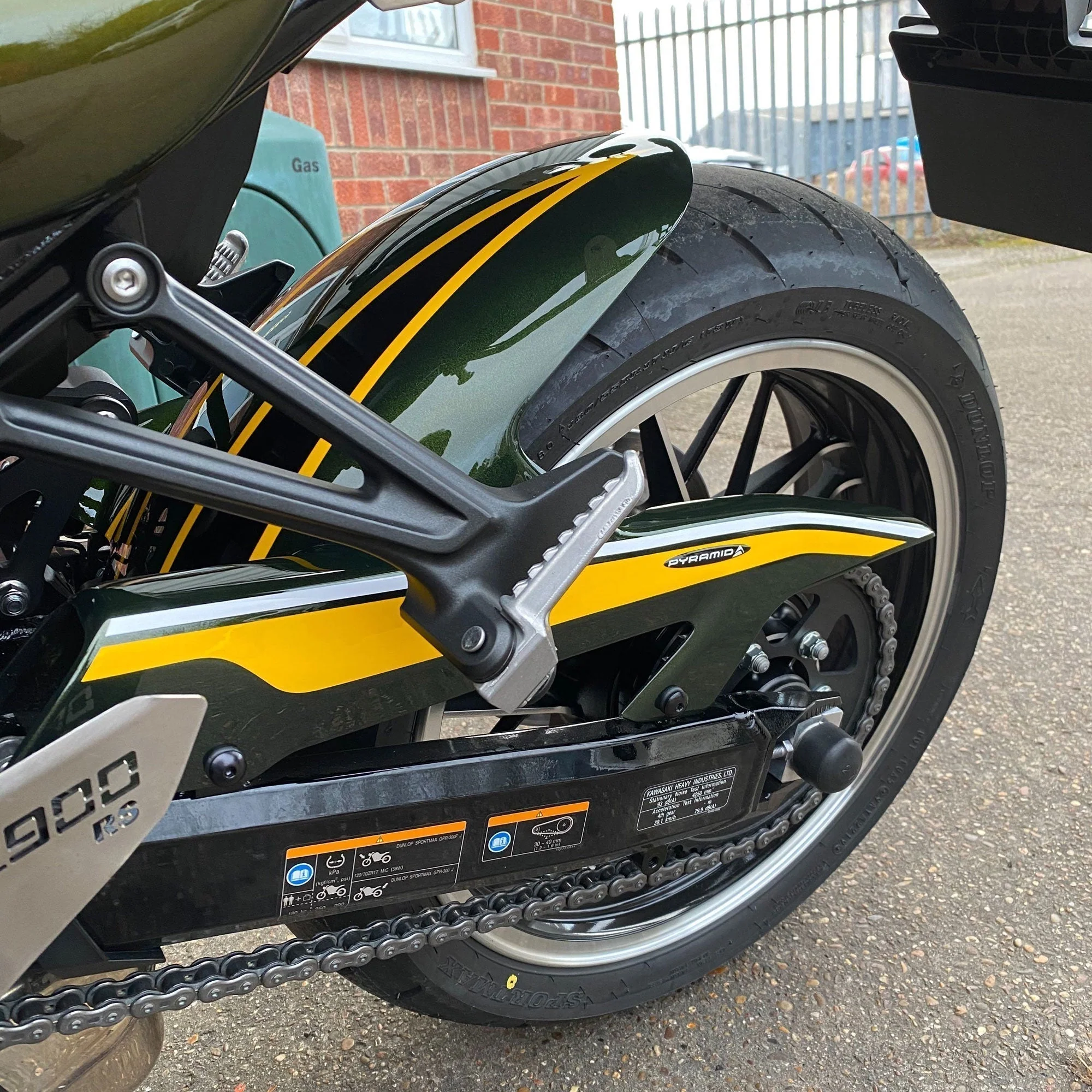 Pyramid Hugger | Metallic Dark Green Scheme | Kawasaki Z 900 RS 2019>Current - Image 2