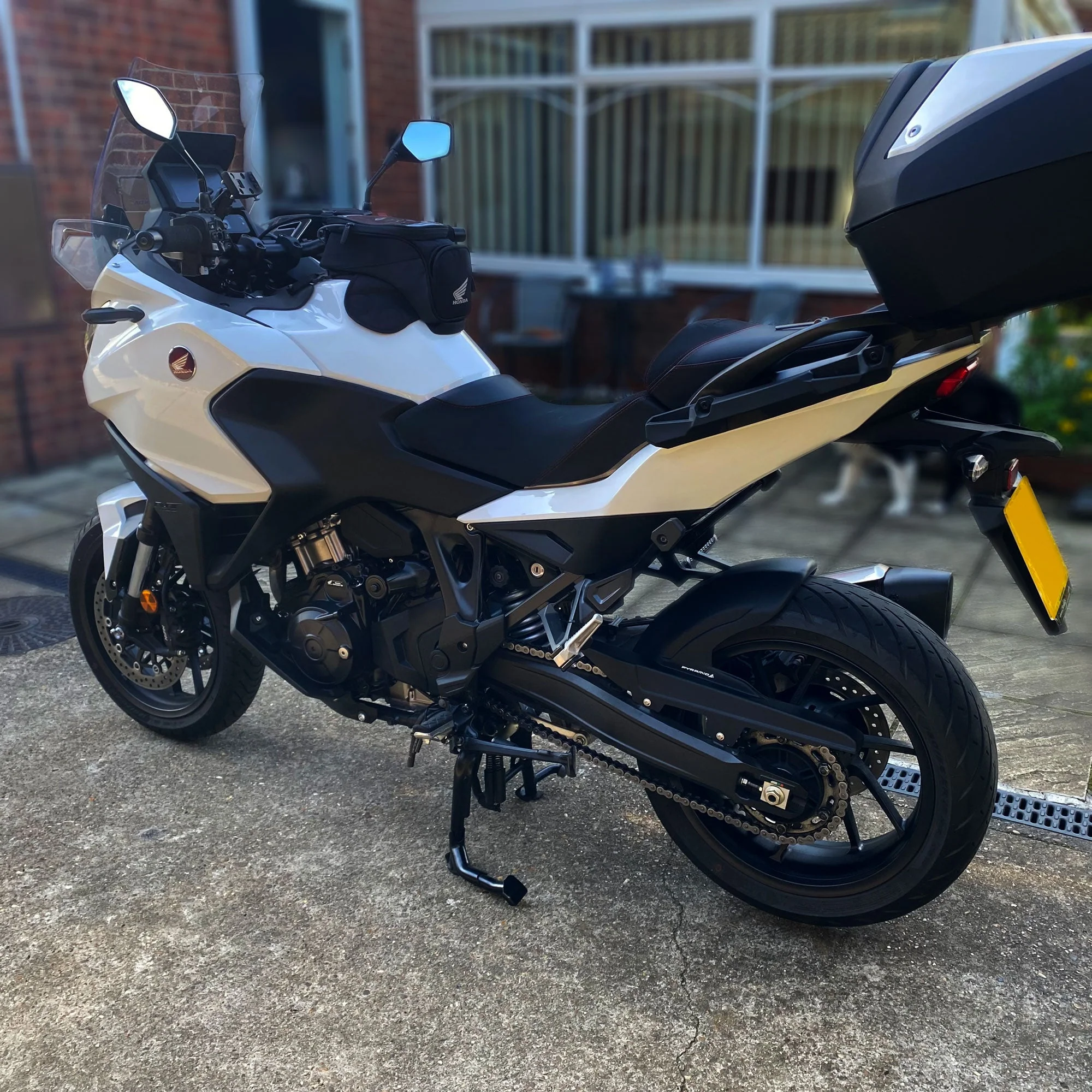 Pyramid Hugger | Pearl Glare White | Honda NT1100 2022>2024 - Image 6