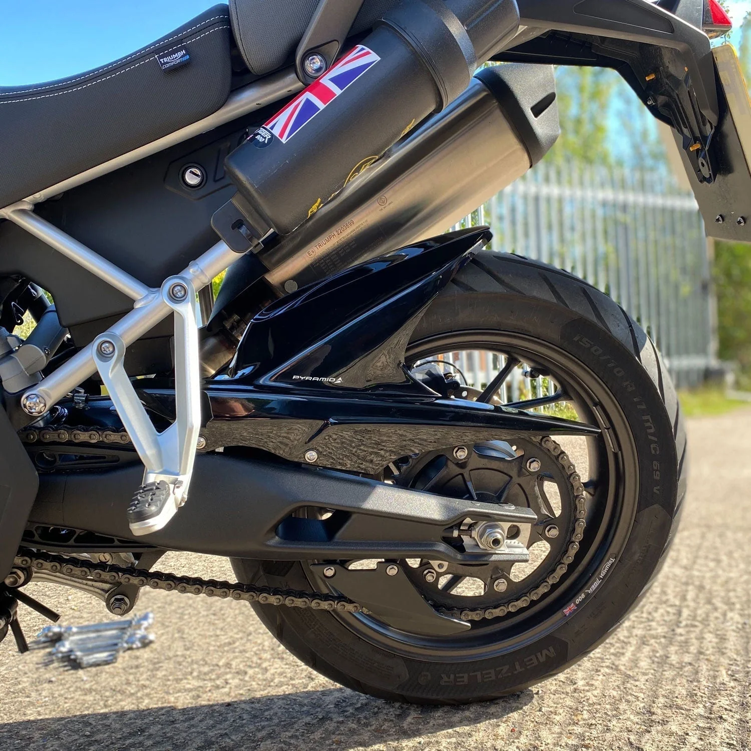 Pyramid Hugger | Pure White | Triumph Tiger 900 2020>Current - Image 5