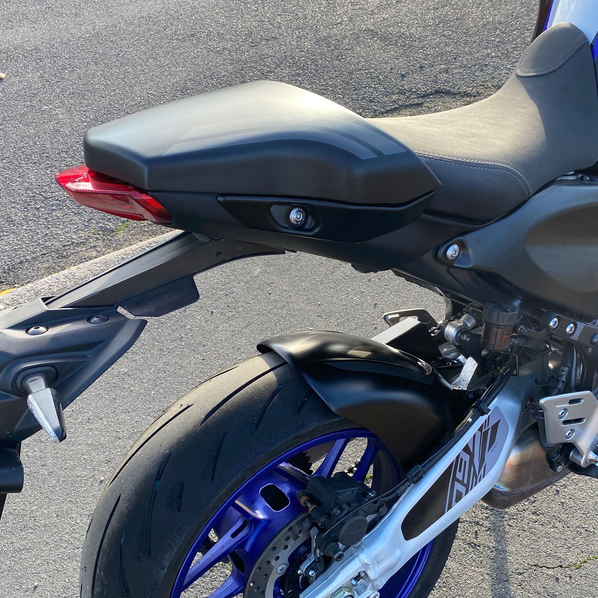 Pyramid Hugger | Tech Black | Yamaha MT-09 2021>Current - Image 7