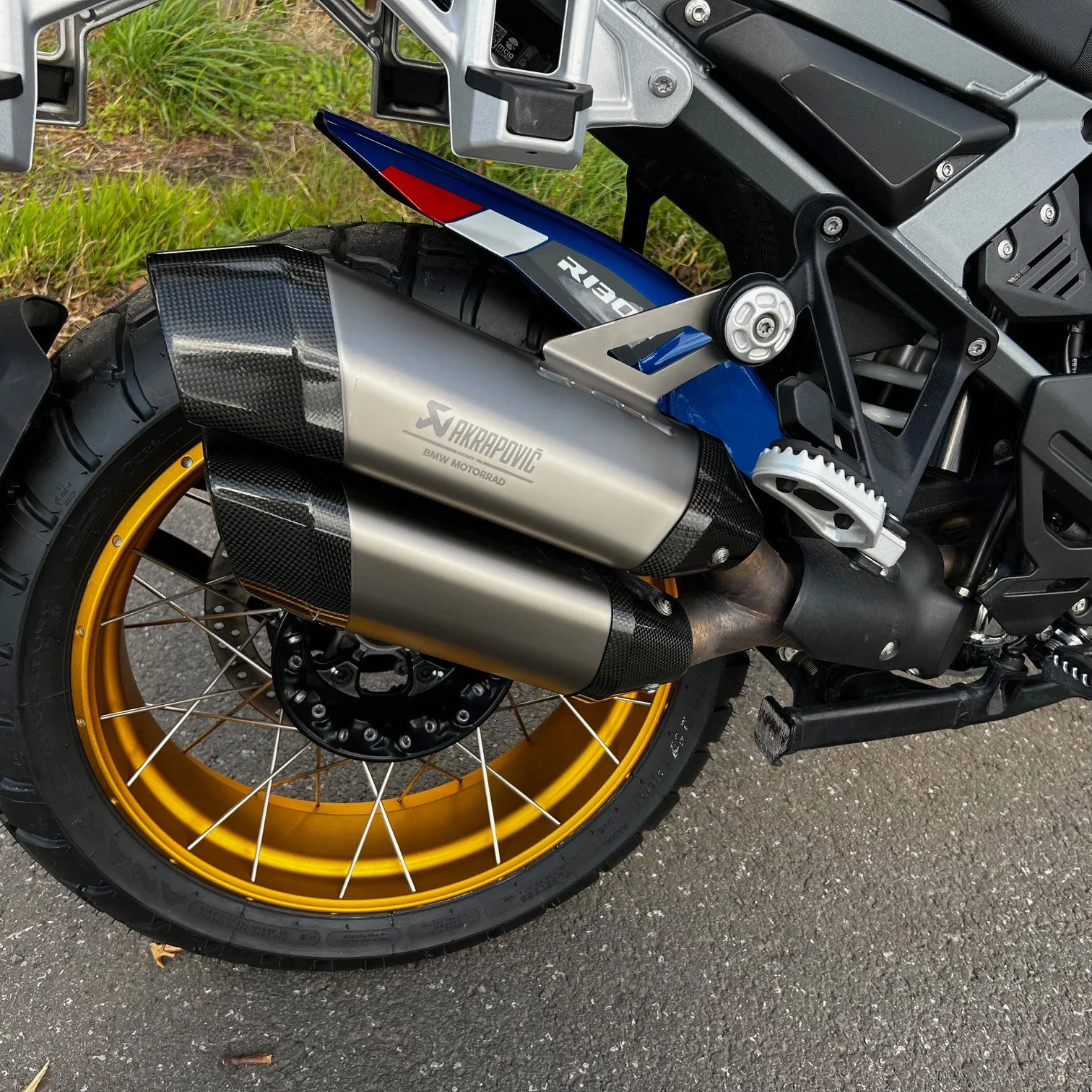 Pyramid Hugger | Trophy Blue | BMW R 1300 GS 2023>Current - Image 4