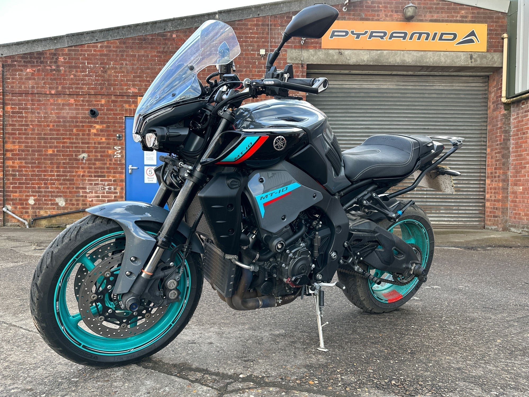 Pyramid Infill Panels | Cyan Storm Colours | Yamaha MT-10 2022> - Image 7