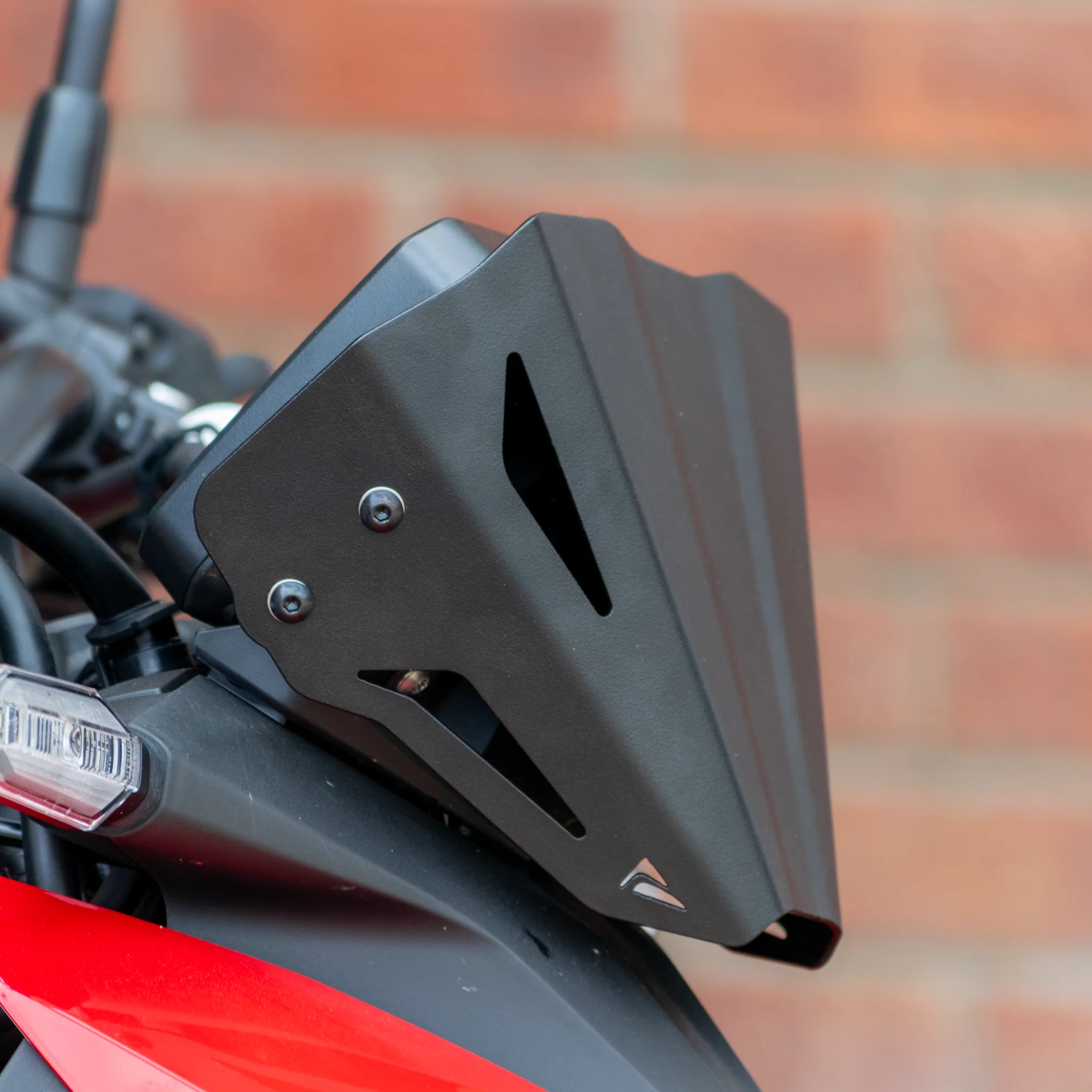 Pyramid Metal Fly Screen | Matte Black | Honda CB1000 Hornet inc SP 2025>Current - Image 17