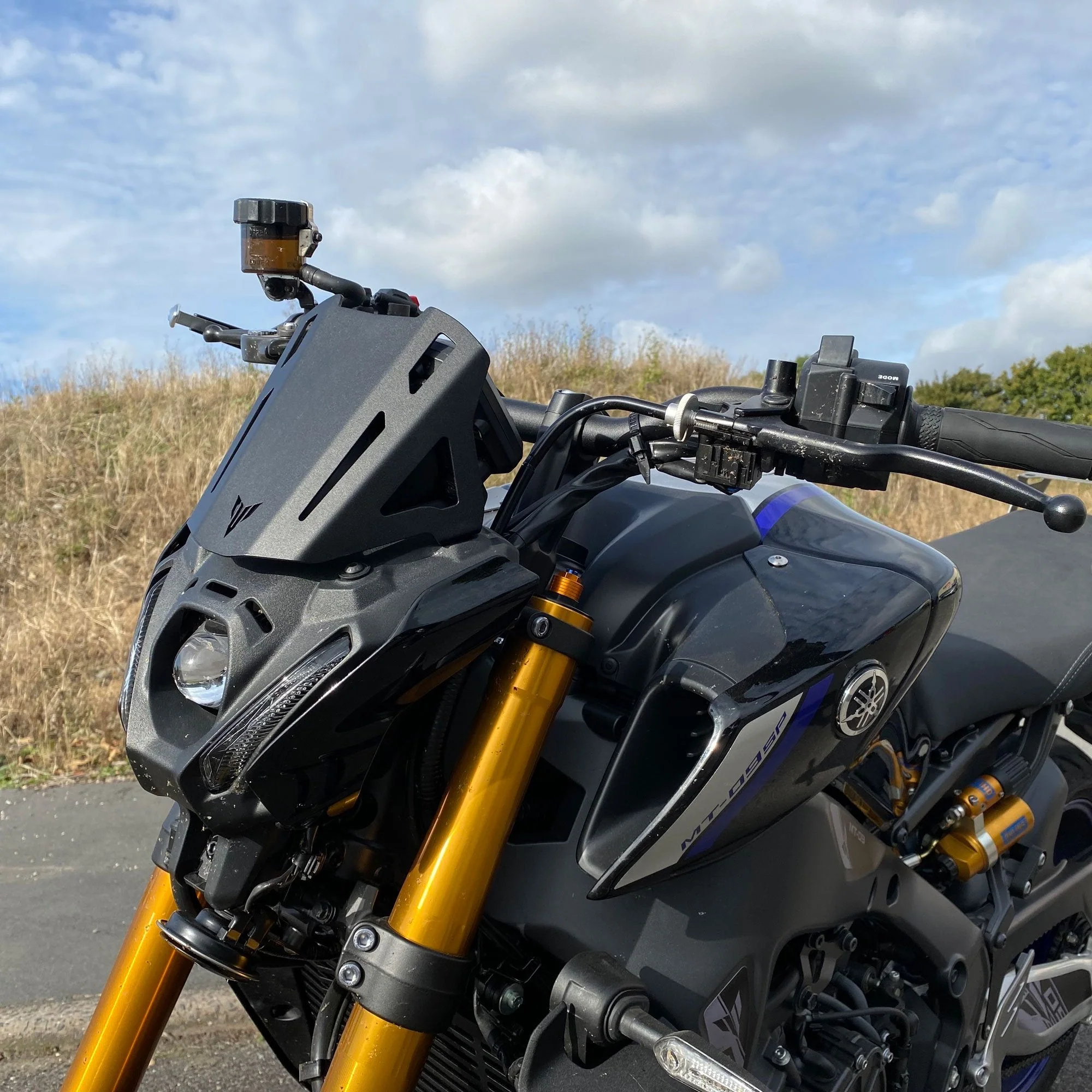 Pyramid Metal Fly Screen | Matte Black | Yamaha MT-09 2021>2023 - Image 2