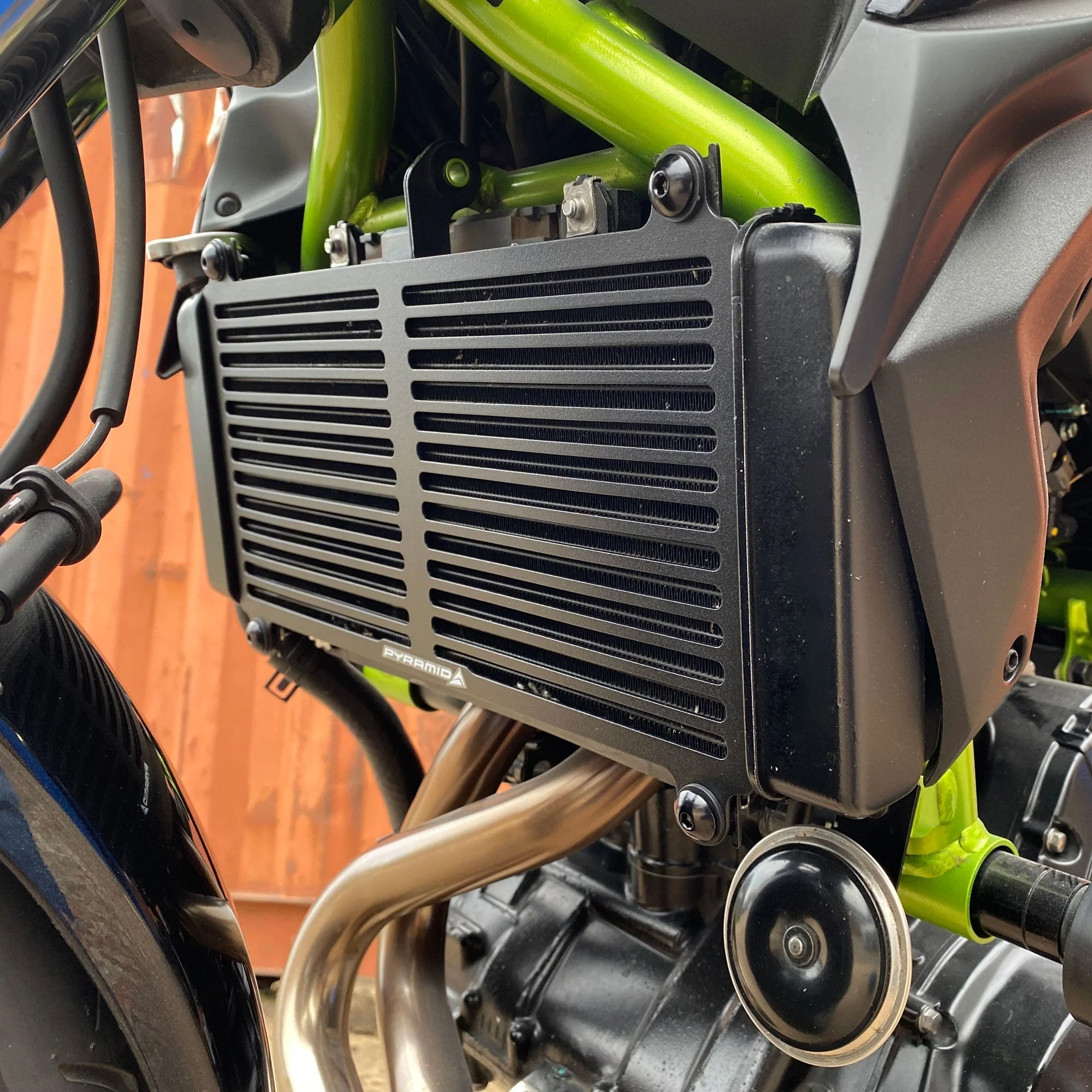Pyramid Radiator Guard | Matte Black | Kawasaki Ninja 650 2017>Current - Image 2